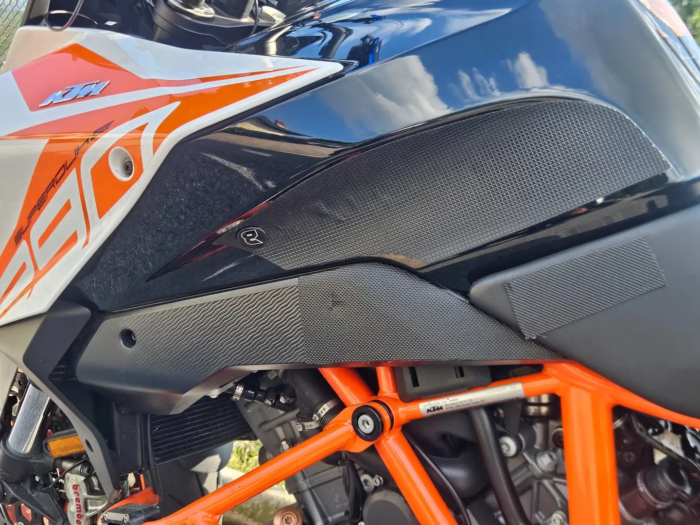 KTM 1290 Super Duke GT Bianco - 2