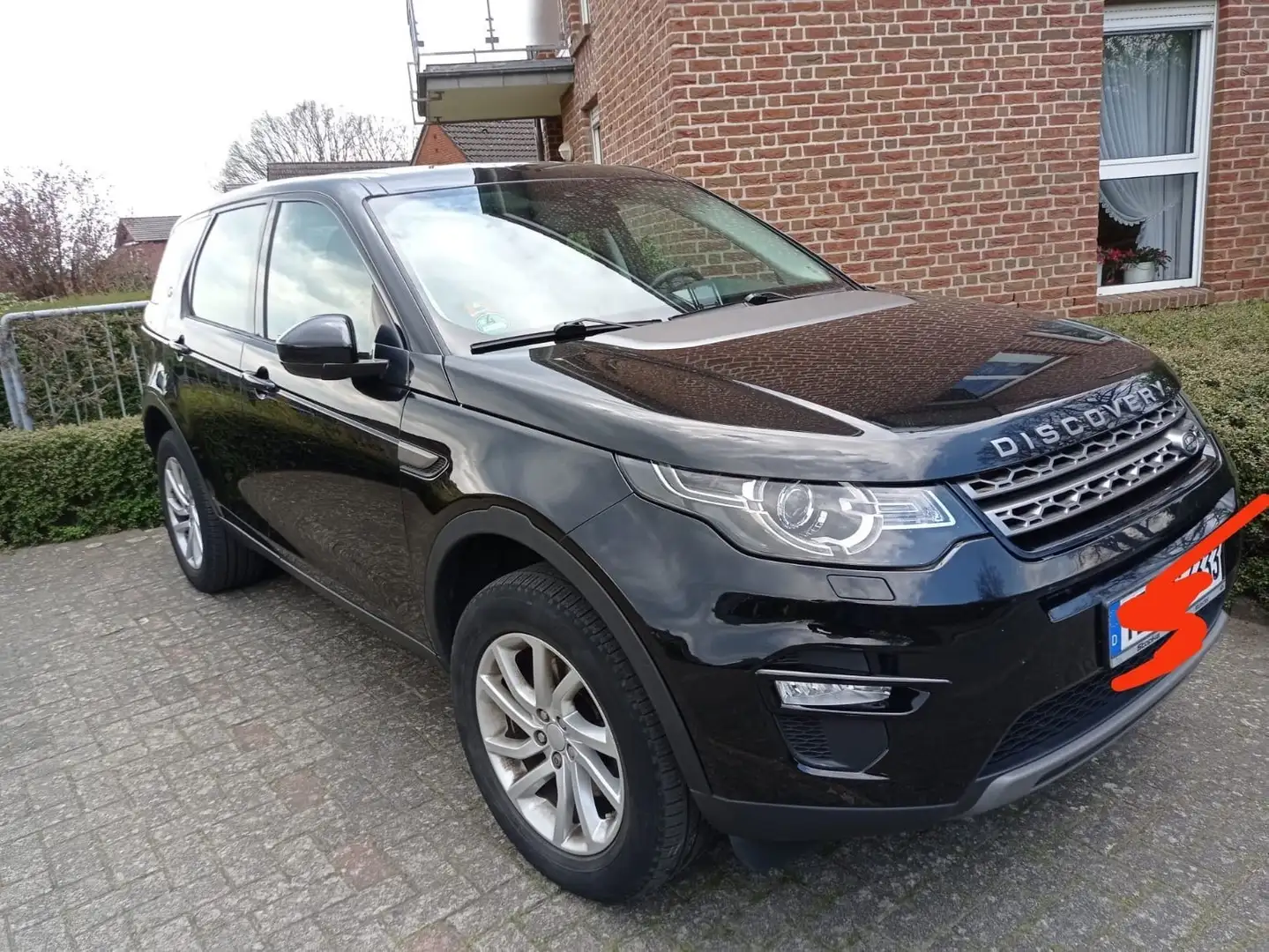 Land Rover Discovery Sport 2.0 td4 HSE Zwart - 2