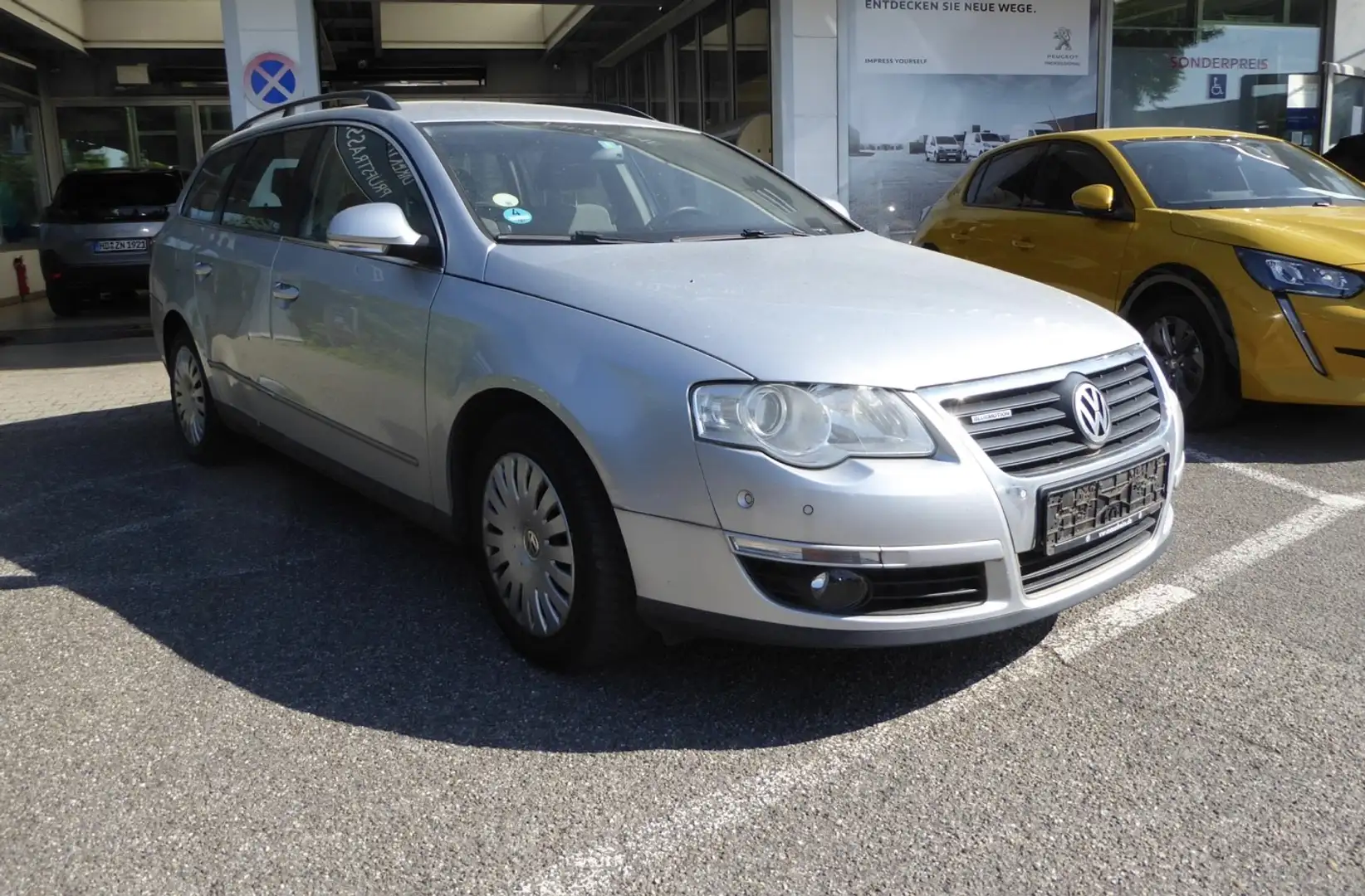 Volkswagen Passat Variant 2.0 TDI BlueMotion Technology DPF Comfortline AHK Grau - 1
