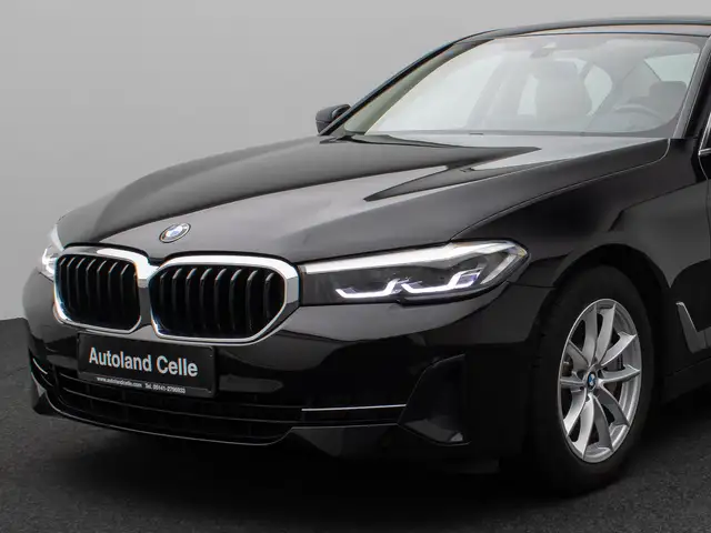 BMW 5 Series view 17