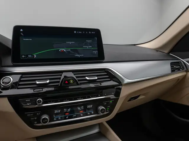 BMW 5 Series view 21