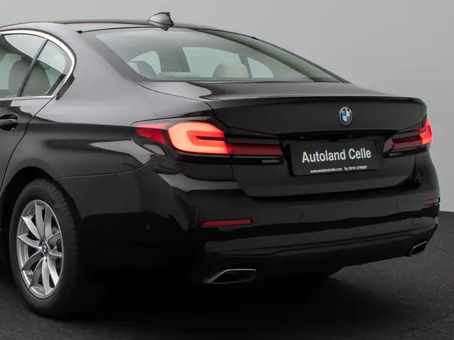 BMW 5 Series view 16