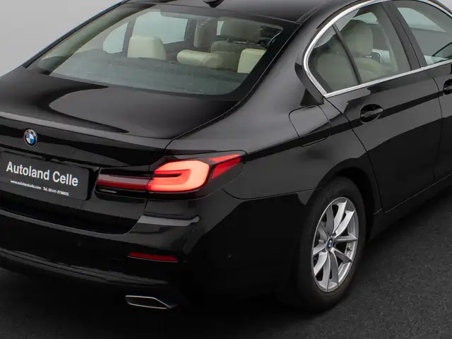 BMW 5 Series view 15