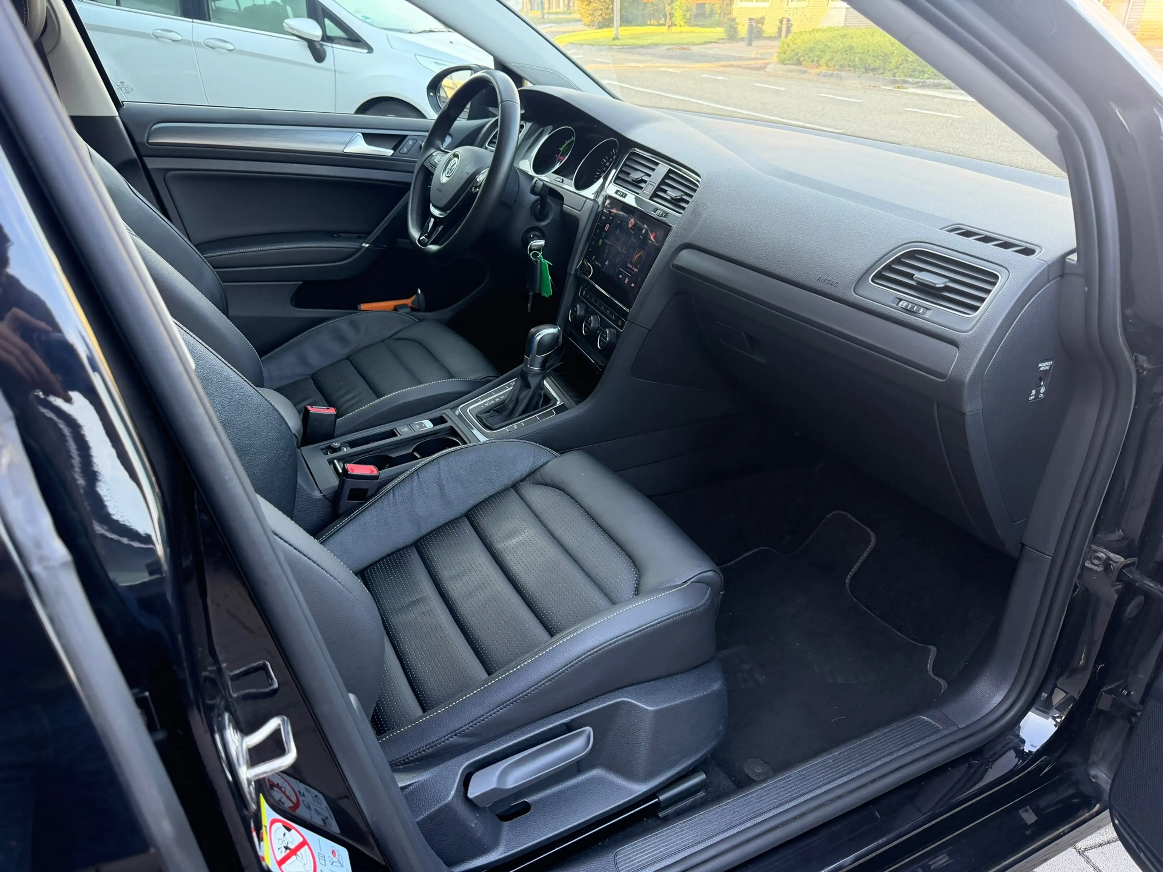 Volkswagen e-Golf E-Golf | SOH 89% | CARPLAY | STOELVERW | NAP.ORIG. — photo 32
