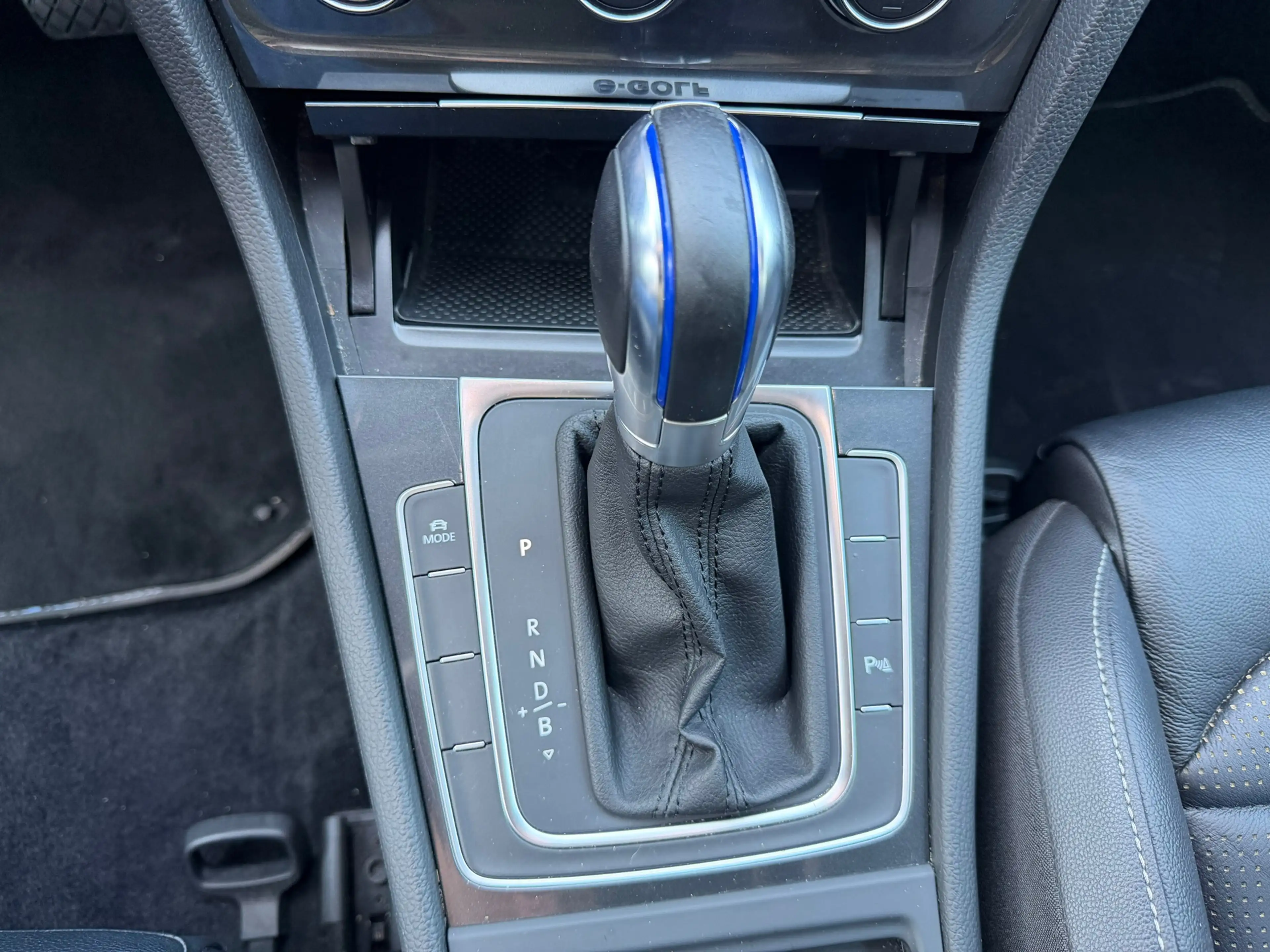 Volkswagen e-Golf E-Golf | SOH 89% | CARPLAY | STOELVERW | NAP.ORIG. — photo 25