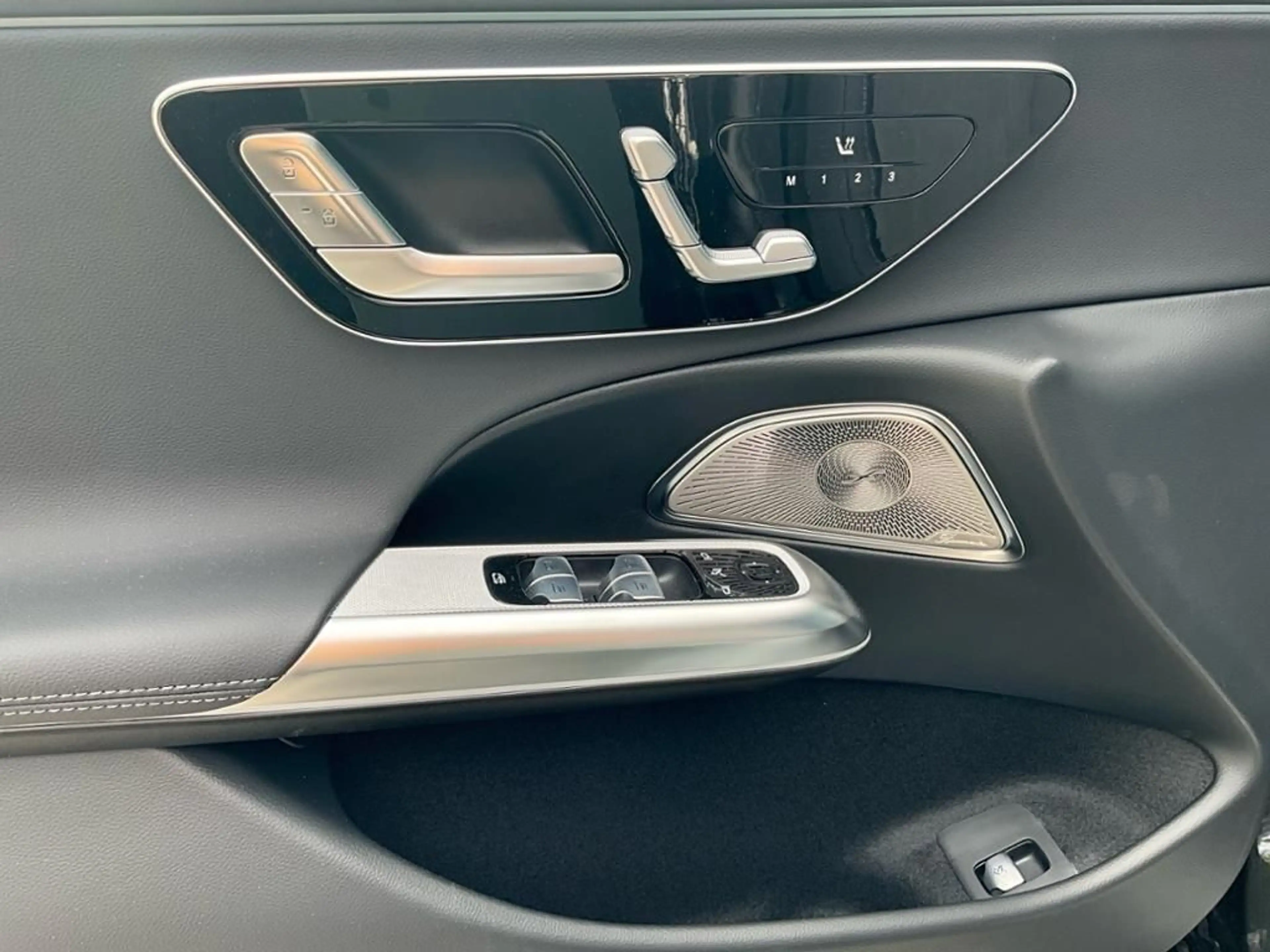 Mercedes-Benz E 450 d 4M T AMG 360 ACC AHK AUT DynLicht HUD LM — photo 13