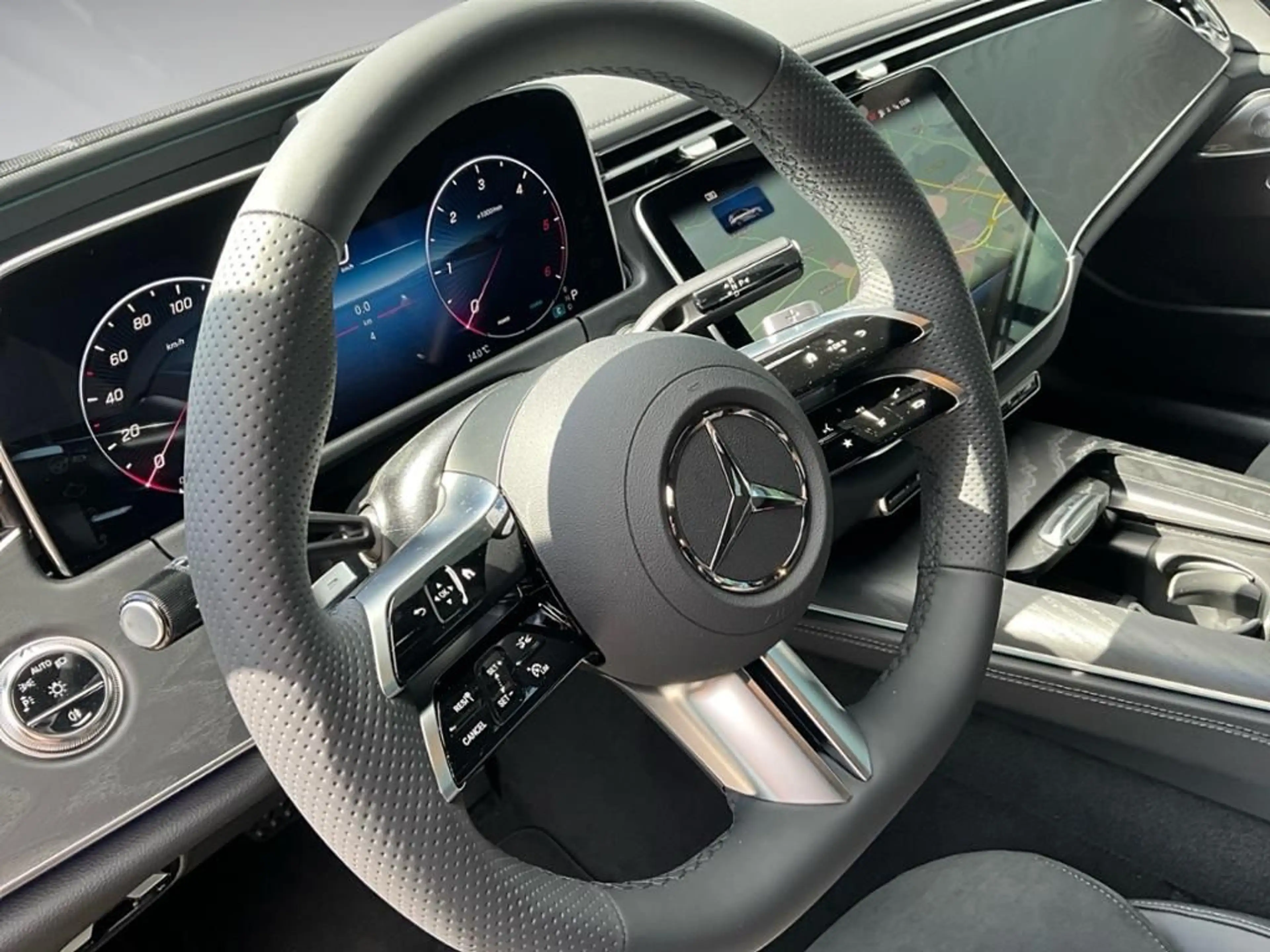 Mercedes-Benz E 450 d 4M T AMG 360 ACC AHK AUT DynLicht HUD LM — photo 11