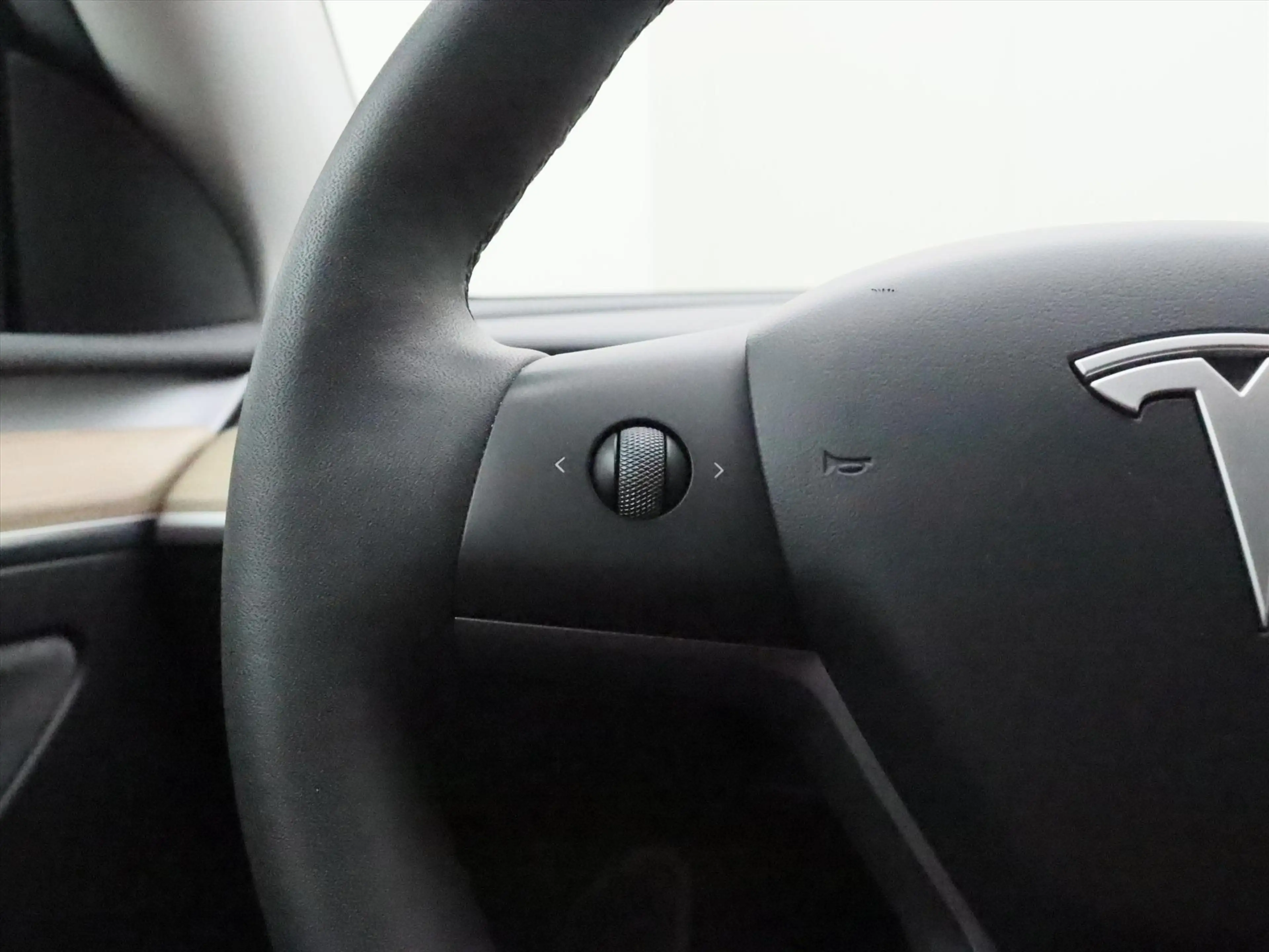 Tesla Model Y Standard RWD Plus 94.2% SoH [ AMD RYZEN+AUTOPILOT+ — photo 23