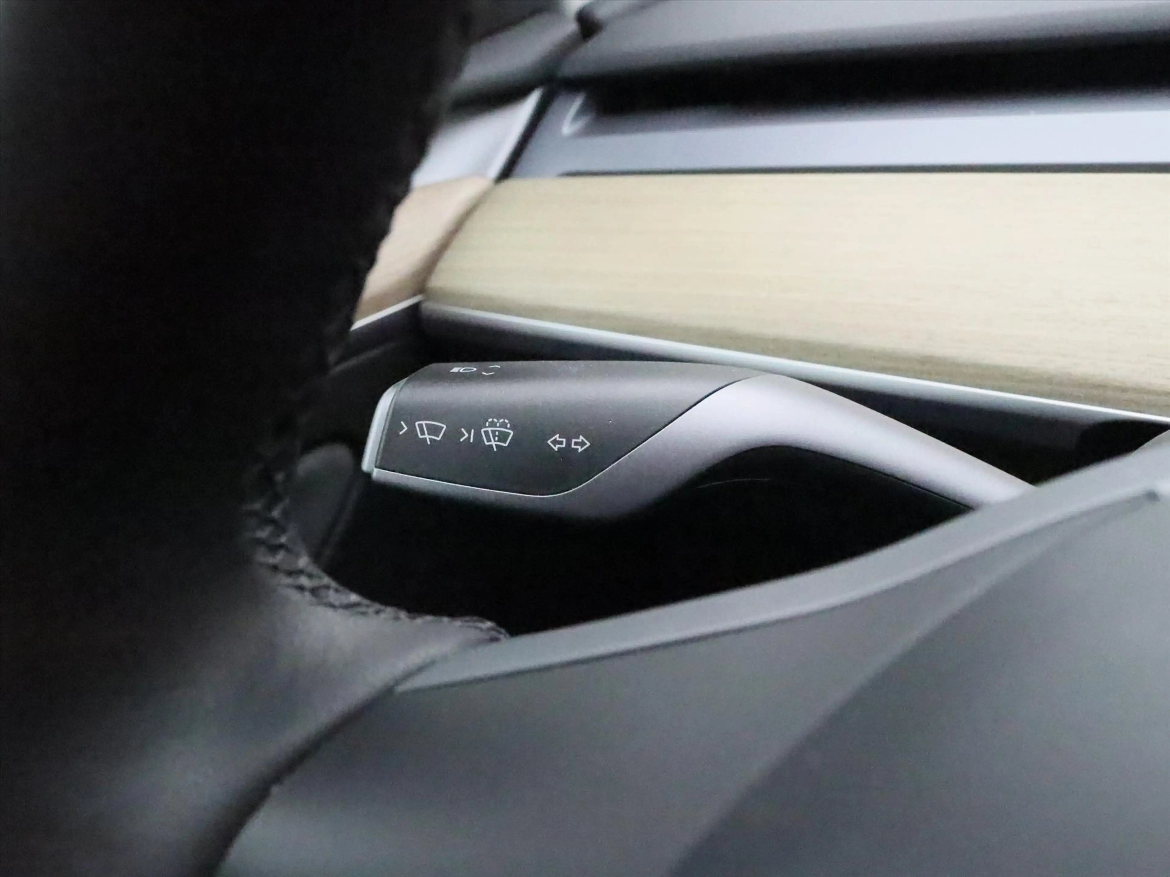 Tesla Model Y Standard RWD Plus 94.2% SoH [ AMD RYZEN+AUTOPILOT+ — photo 25