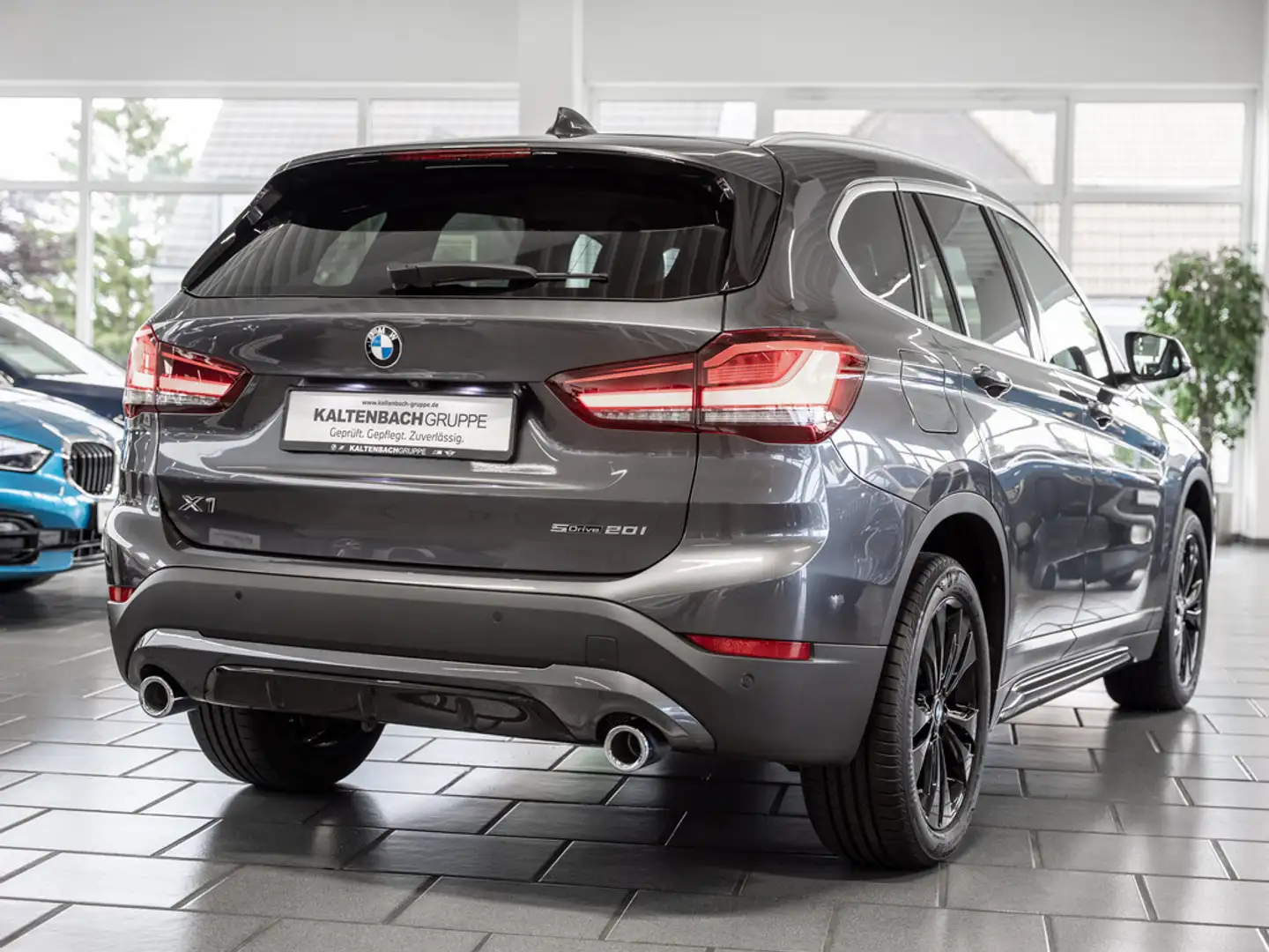 BMW X1 sDrive 20i Sport Line FACEL. AHK LED NAVI Gris - 2