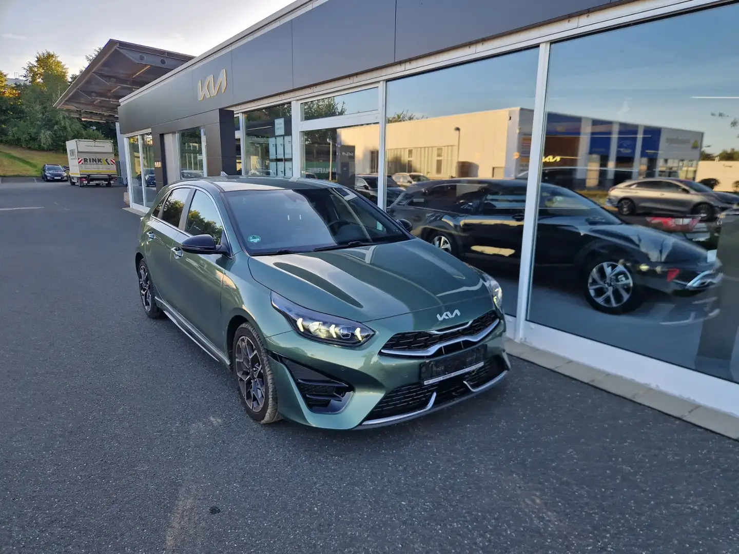 Kia Ceed / cee'd 1,5 T-GDI DCT GT-Line Technik LED ACC Navi Sitzhz Vert - 2