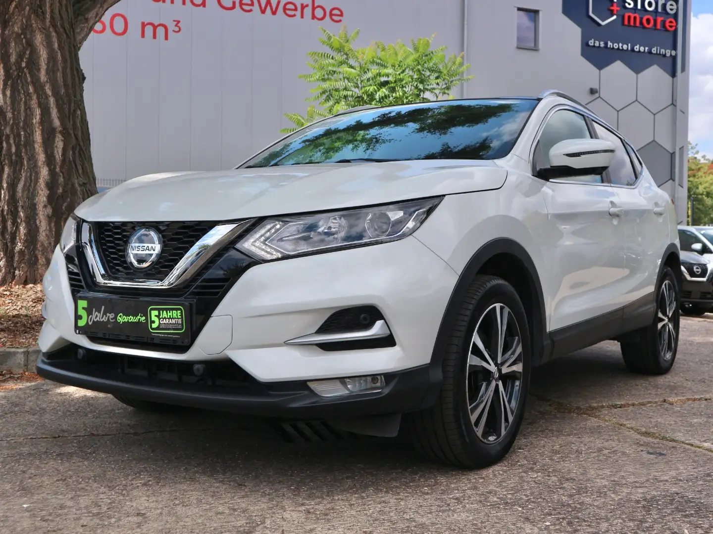 Nissan Qashqai 1.3 DIG-T N-Connecta Panorama 360° LM Weiß - 2