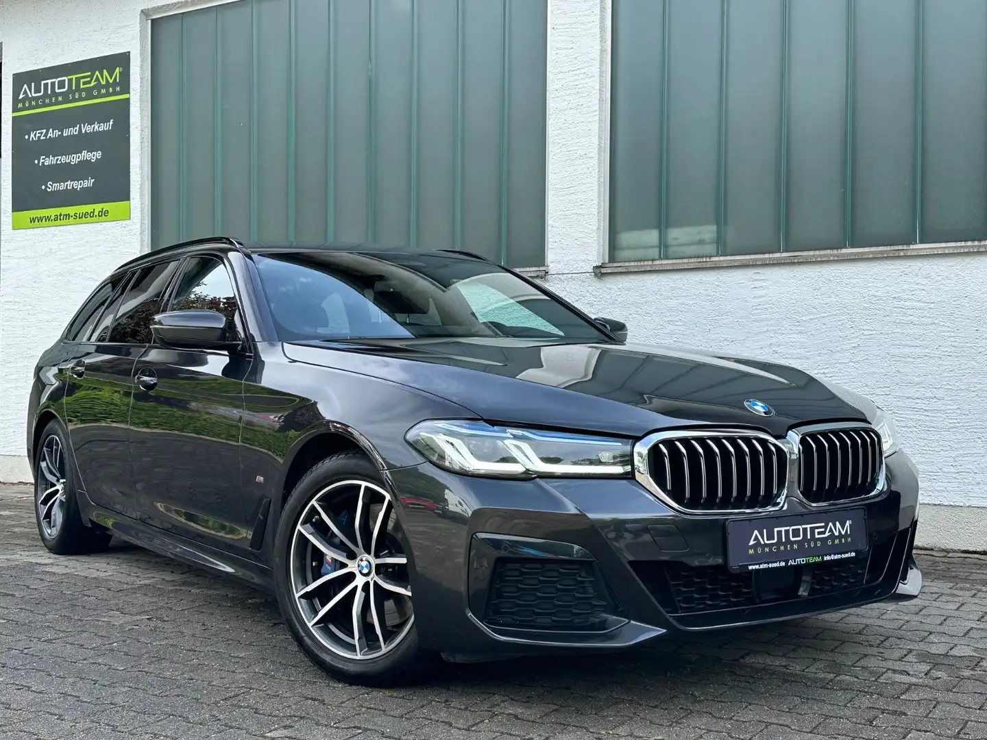 BMW 530 i xDrive M Sport*HEAD-UP*PANO*AHK*LASER*KAME Grau - 1