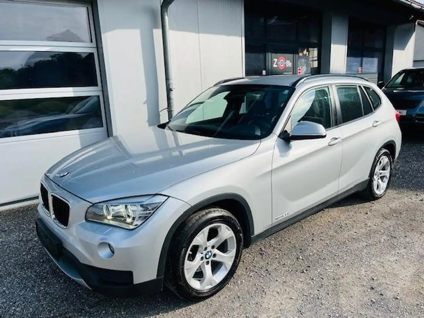 BMW X1 X1 xDrive20i AUTOMATIK ALLRAD! Silber - 1