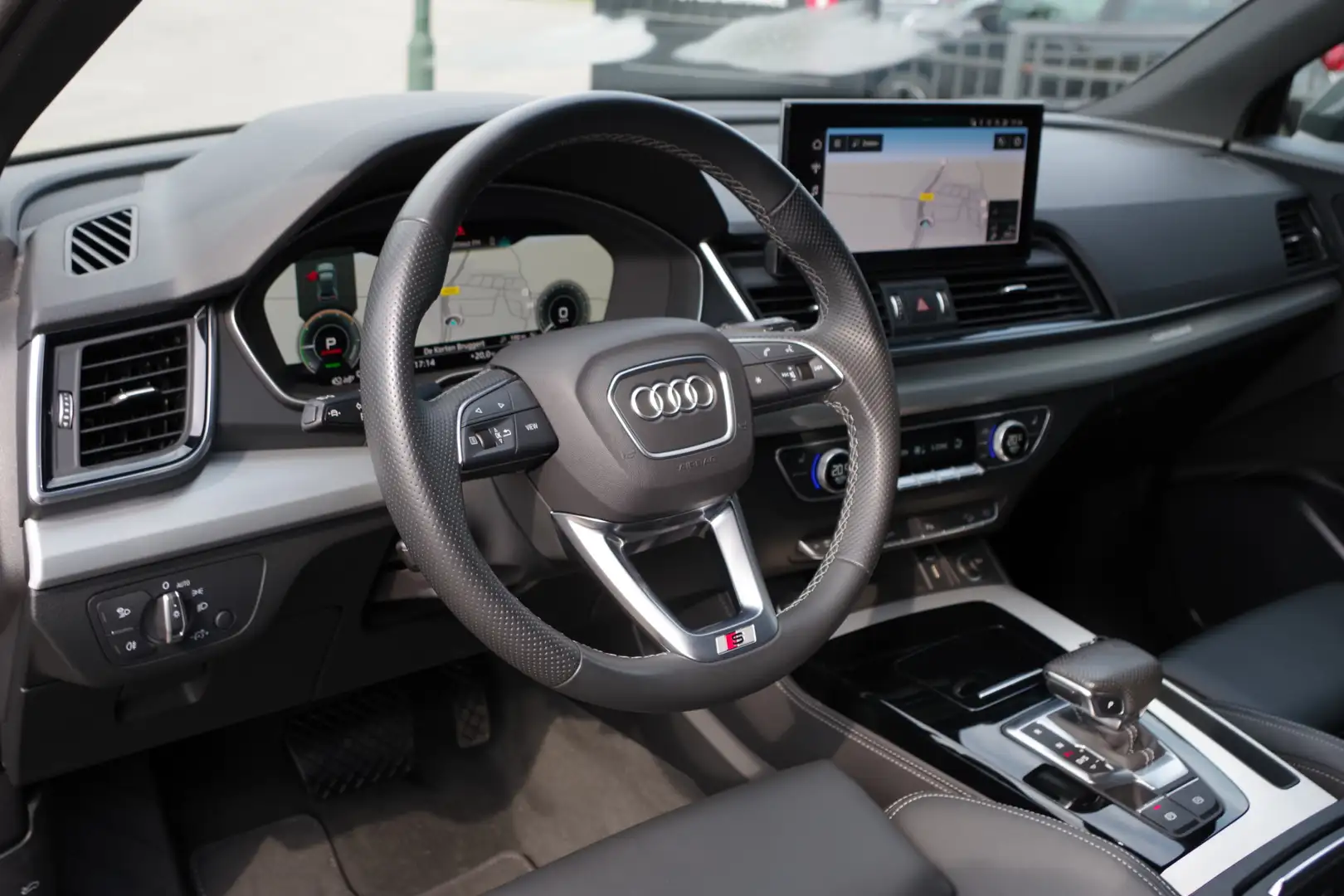 Audi Q5 55 TFSI e Quattro Competition 367 PK PHEV, Luchtve Gris - 2