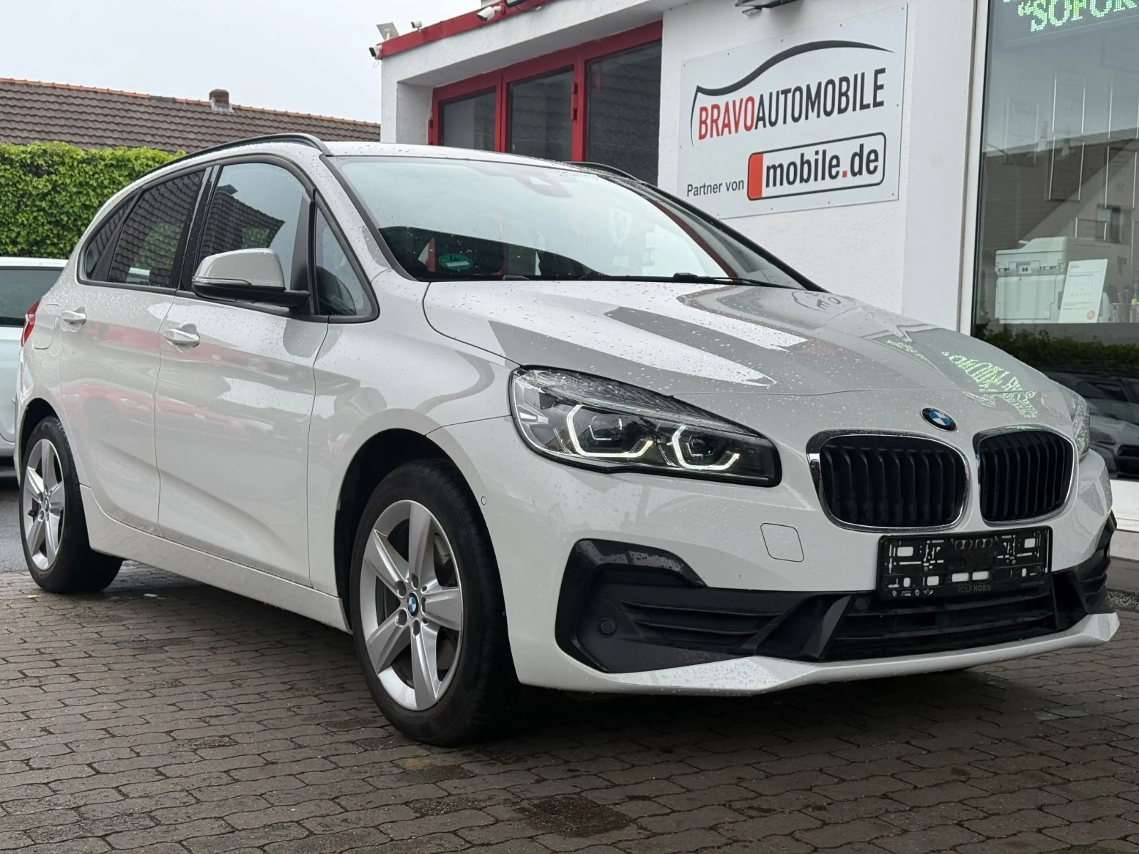 BMW 218 218 d Active Tourer Advantage Aut./NAVI/SHZ/AHK