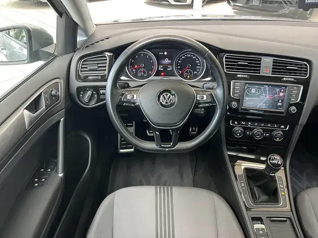 Volkswagen Golf view 11