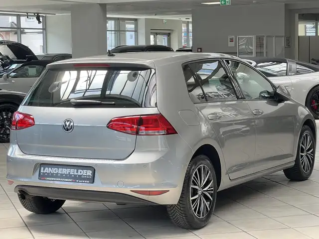 Volkswagen Golf view 3