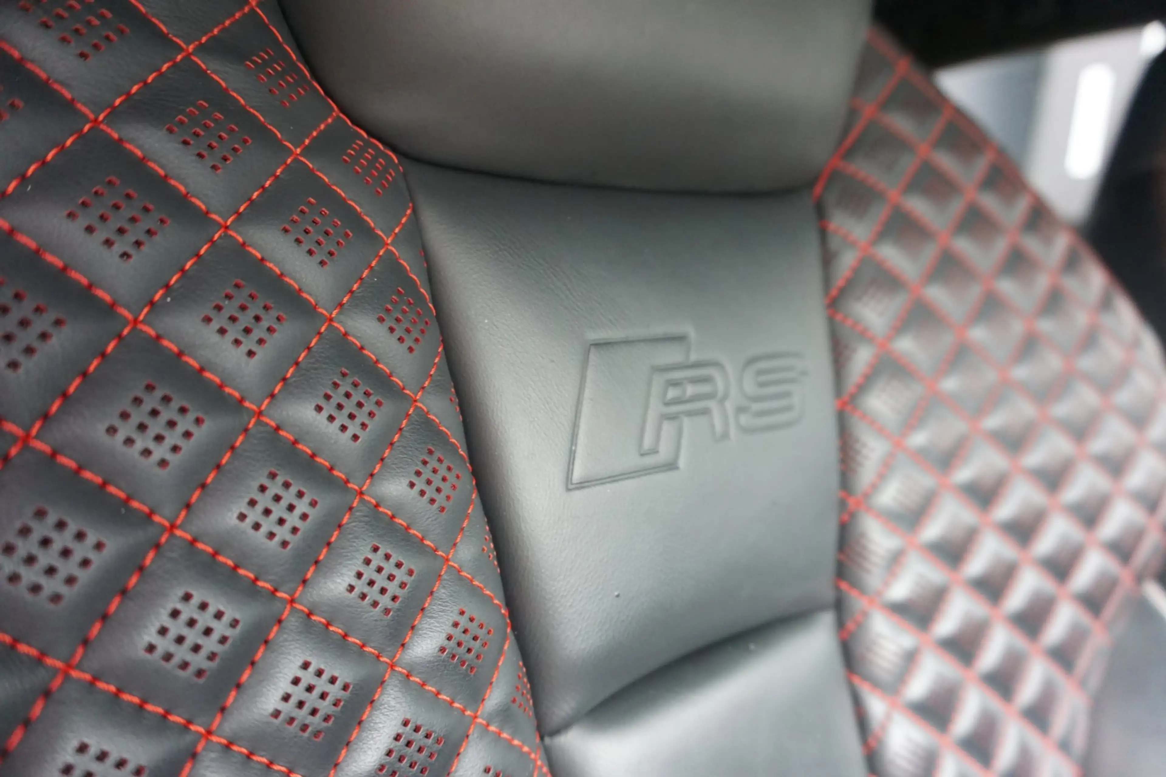Audi RS3 Limousine 2.5 TFSI quattro — photo 33