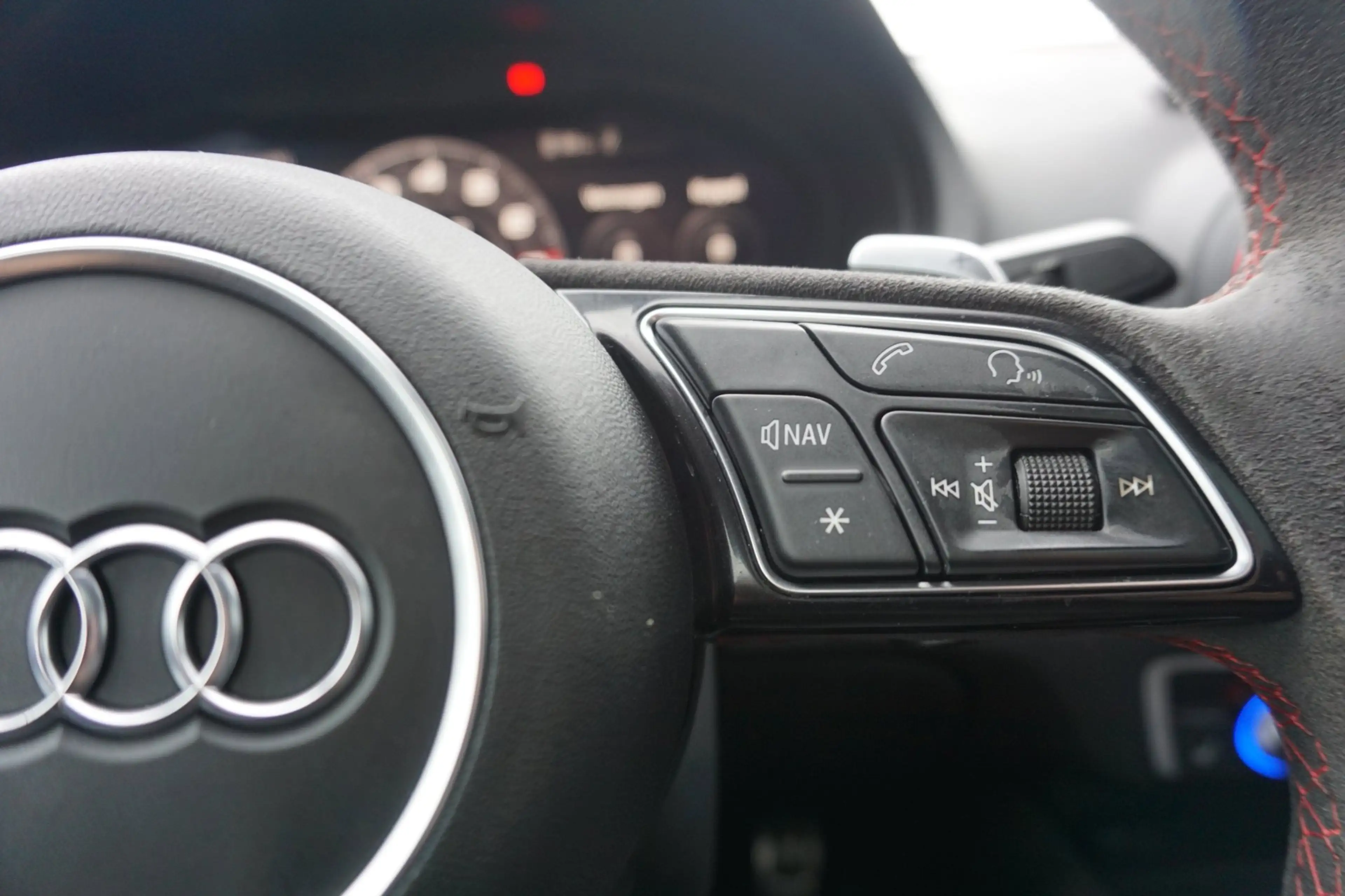 Audi RS3 Limousine 2.5 TFSI quattro — photo 11