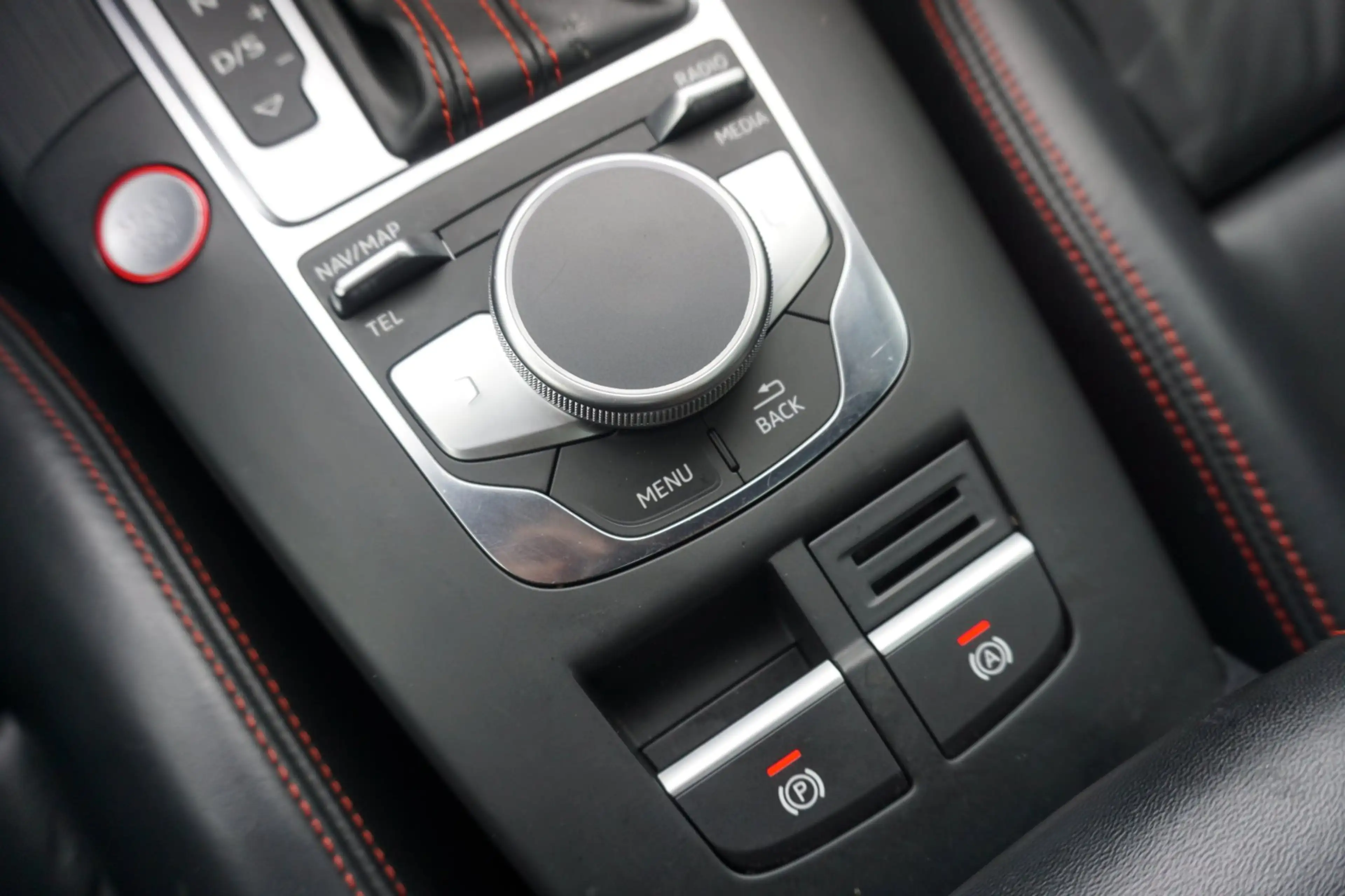 Audi RS3 Limousine 2.5 TFSI quattro — photo 18