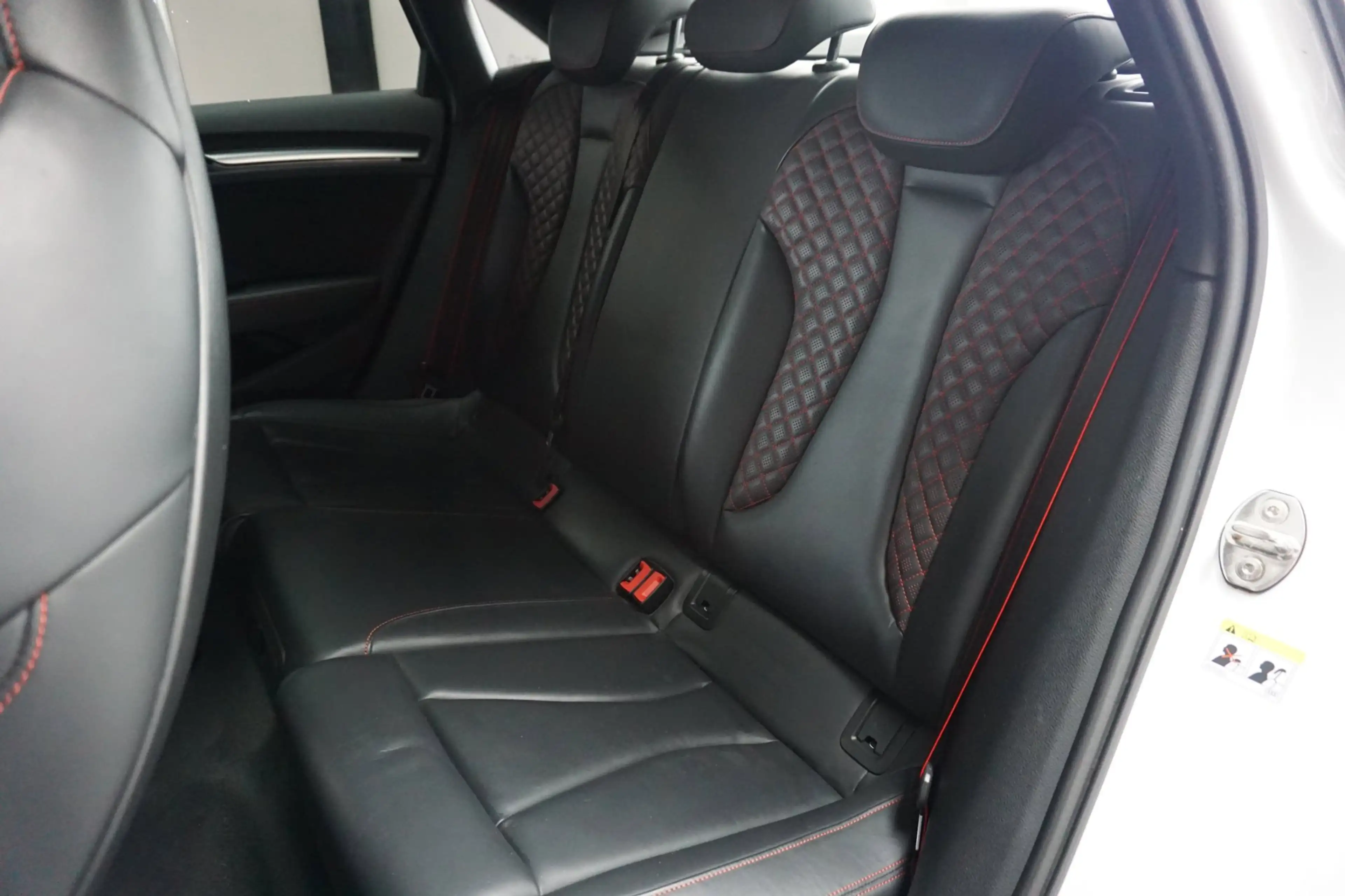 Audi RS3 Limousine 2.5 TFSI quattro — photo 4