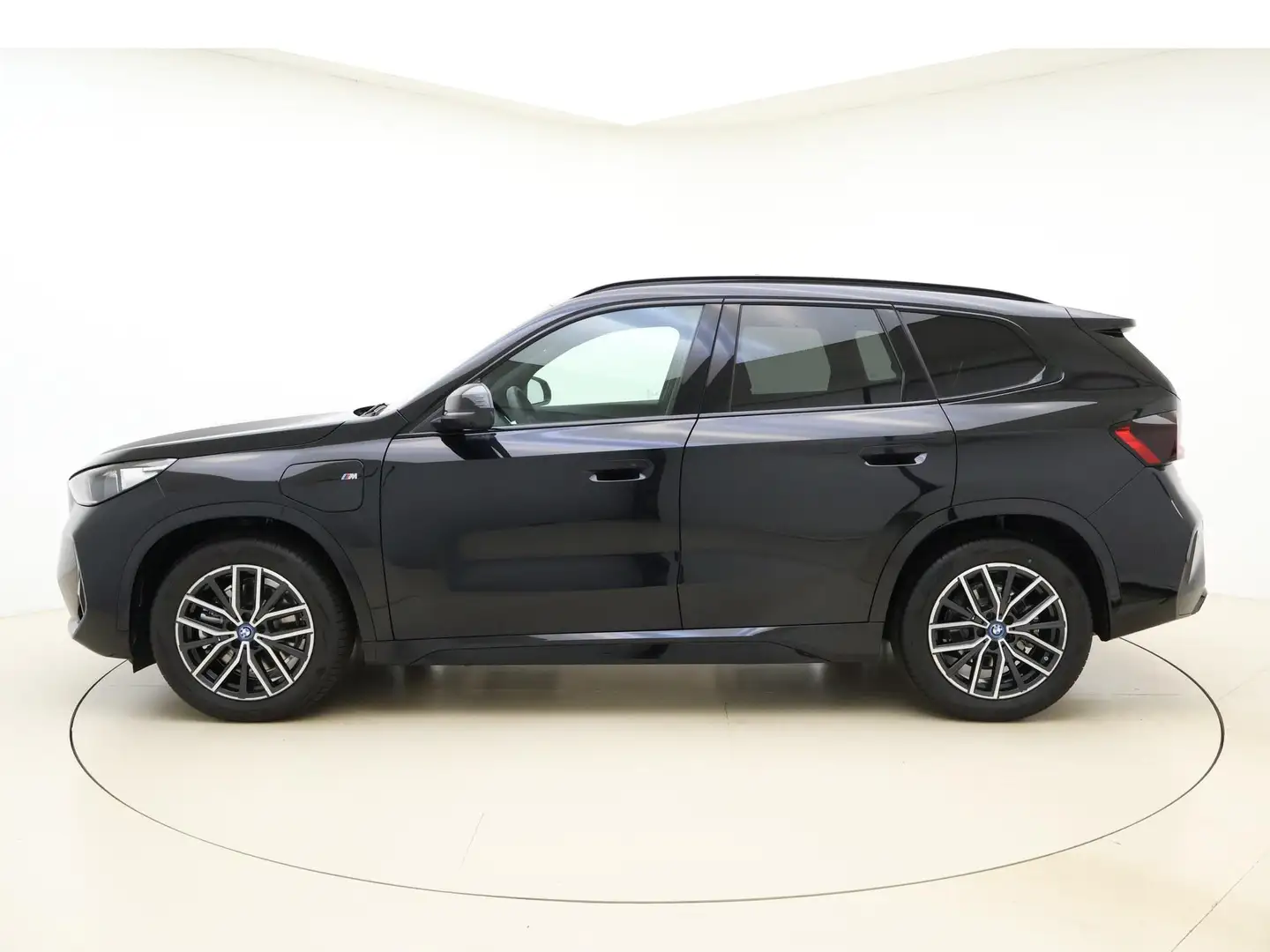 BMW X1 xDrive25e M Sport -Pano dak -HeadUp -Driving Ass P Zwart - 2