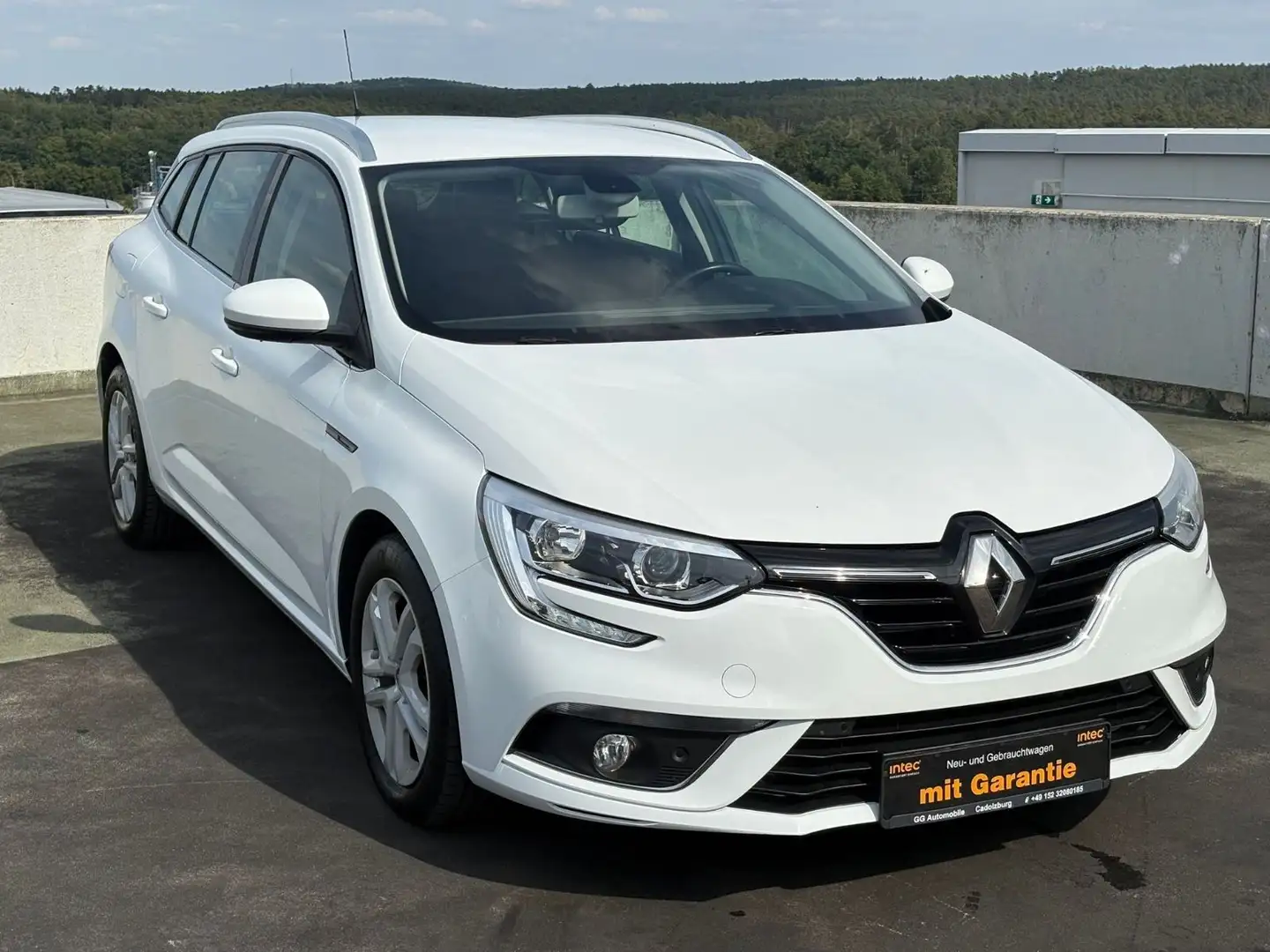Renault Megane IV 1.5 dci Grandtour Business Edition PDC Weiß - 1