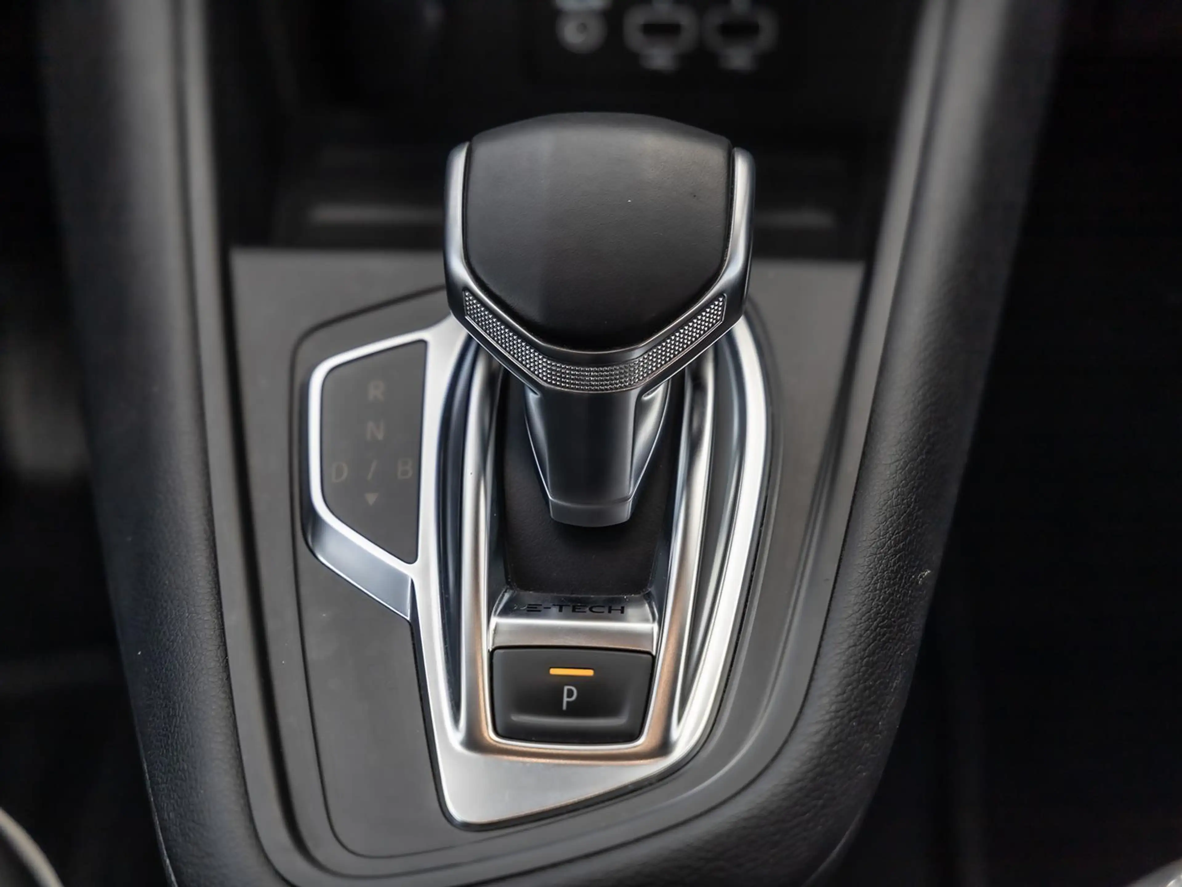 Renault Captur TECHNO E-TECH Plug-in 160 NAVI SHZ PDC — photo 11