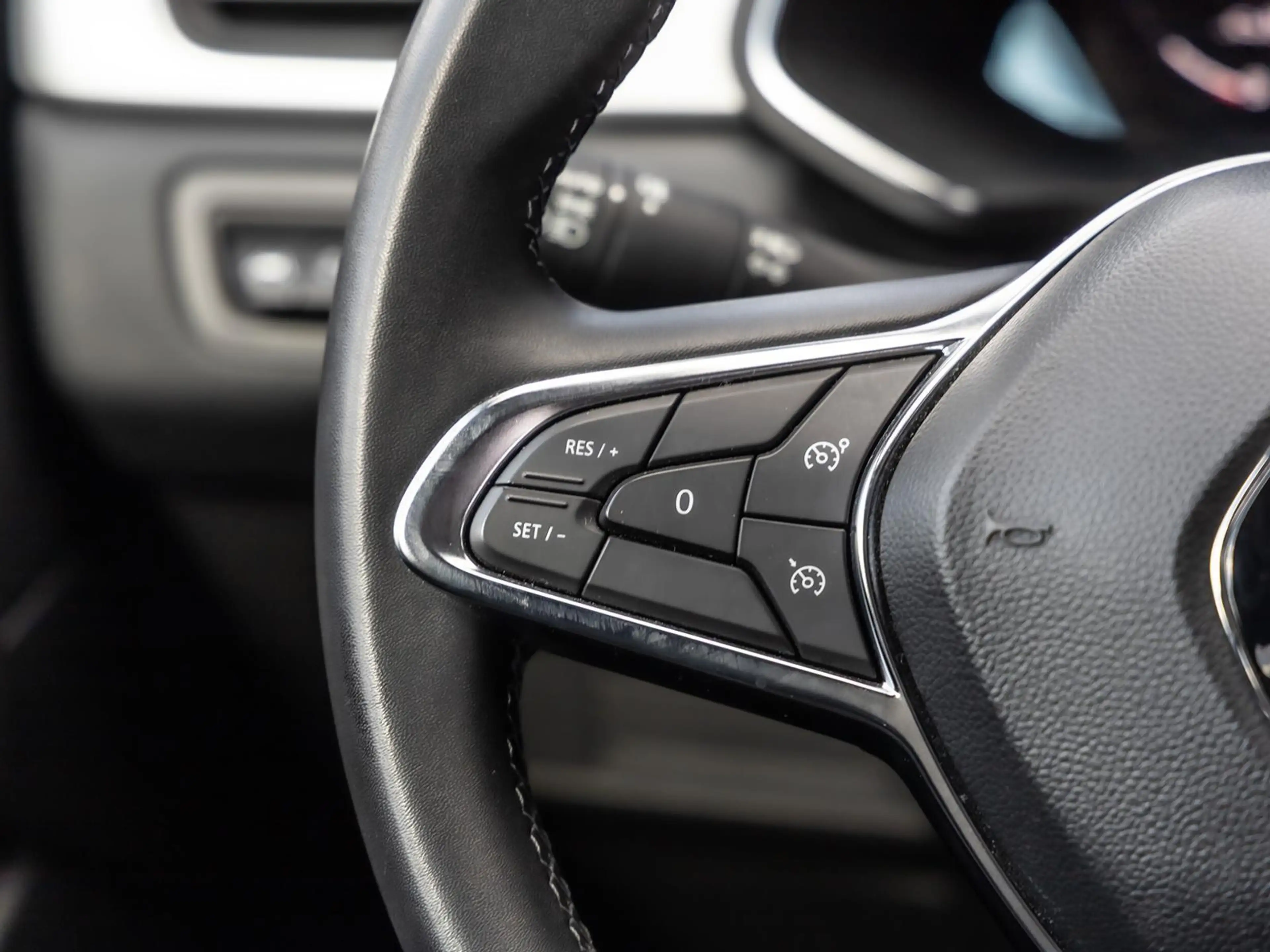 Renault Captur TECHNO E-TECH Plug-in 160 NAVI SHZ PDC — photo 9
