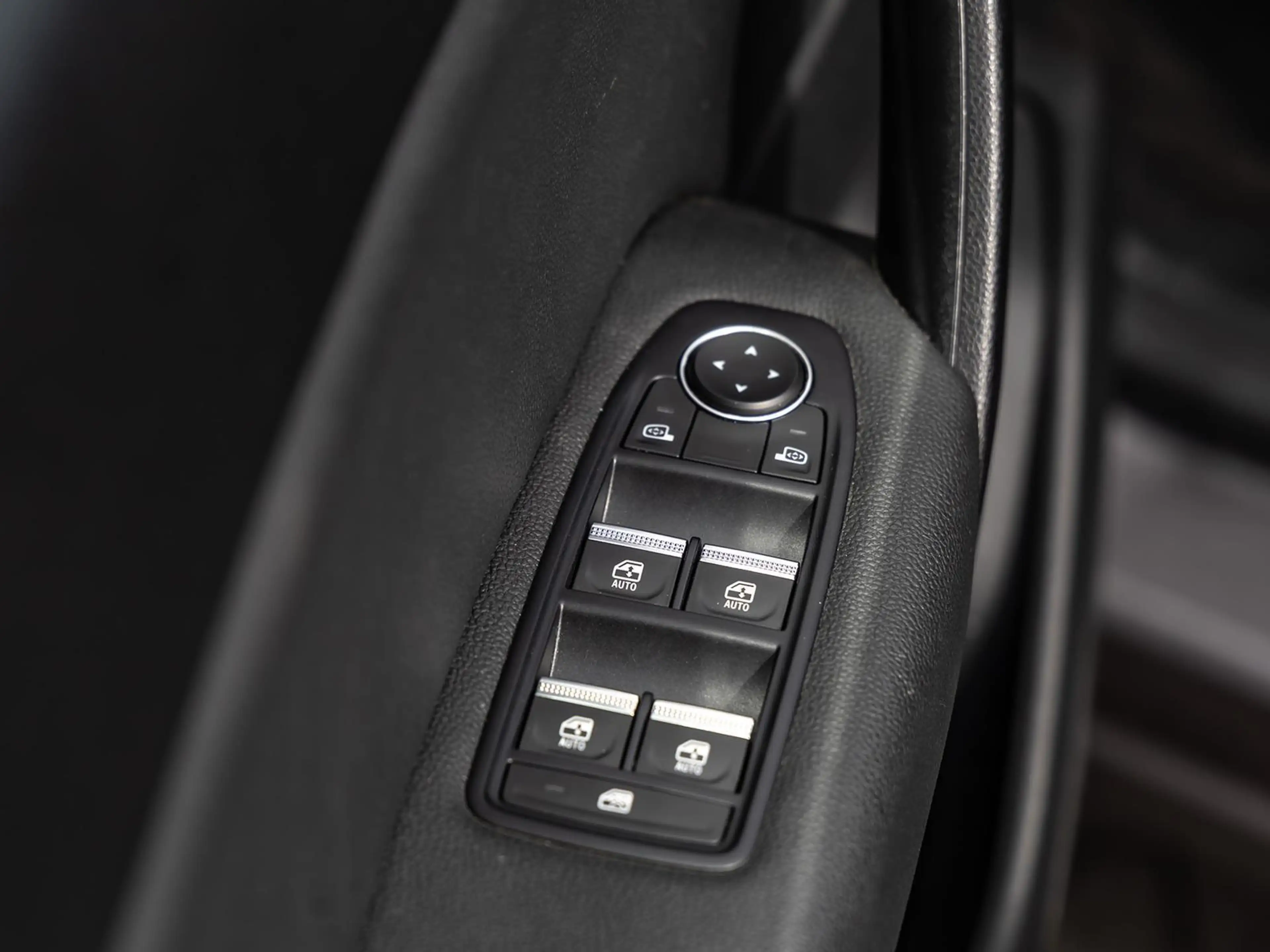 Renault Captur TECHNO E-TECH Plug-in 160 NAVI SHZ PDC — photo 14