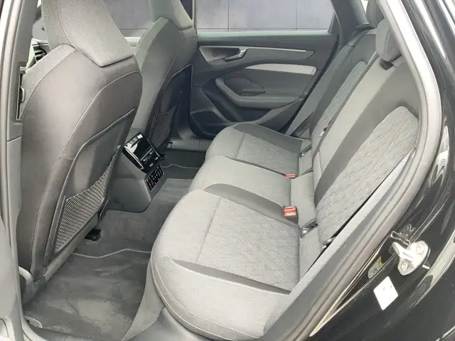 Audi A6 view 11