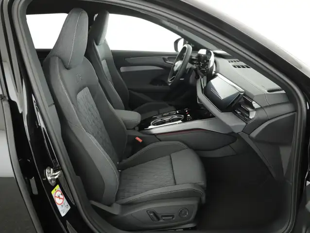 Audi A6 view 12