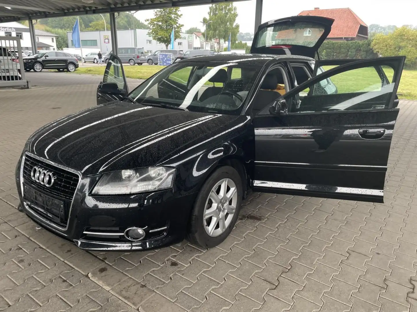 Audi A3 Sportback 1.8 TFSI AMBIENTE + GRA + AHK Schwarz - 2