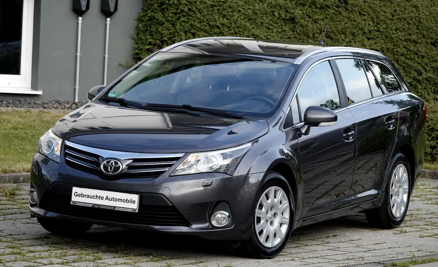 Toyota Avensis Kombi *KAMERA *FACELIFT* NAVI* TEMPOMAT* Grijs - 1