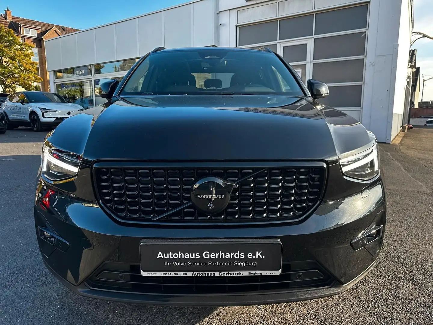 Volvo XC40 B4 Plus Black Edition Pano360°,20'',BLIS,LH Schwarz - 2
