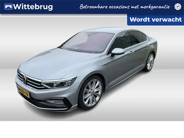 Volkswagen Passat 1.5 TSI R-Line Business + / 360"CAMERA / NAVI / AP