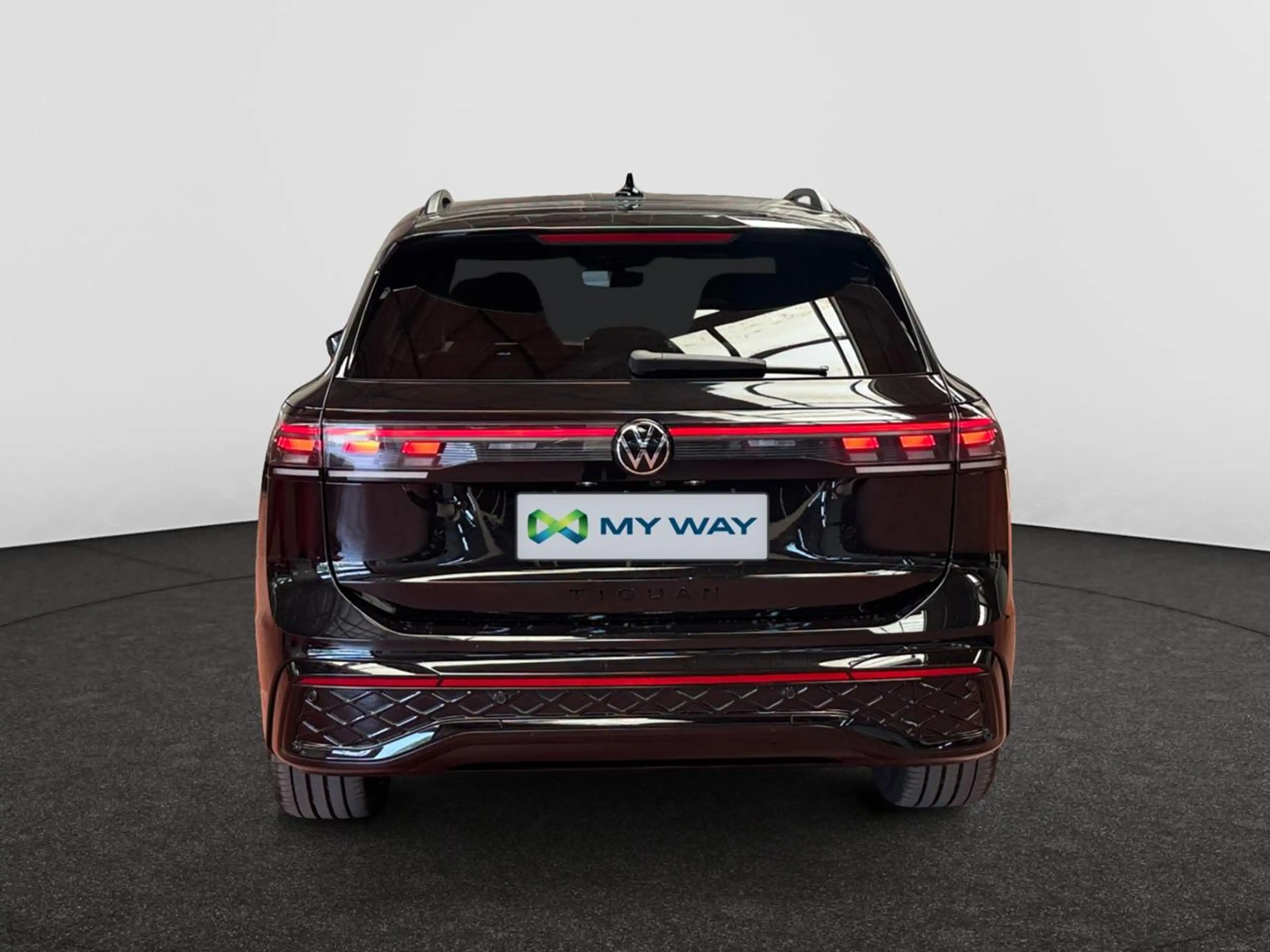Volkswagen Tiguan 1.5 eTSI mHEV ACT R-Line OPF DSG — photo 4
