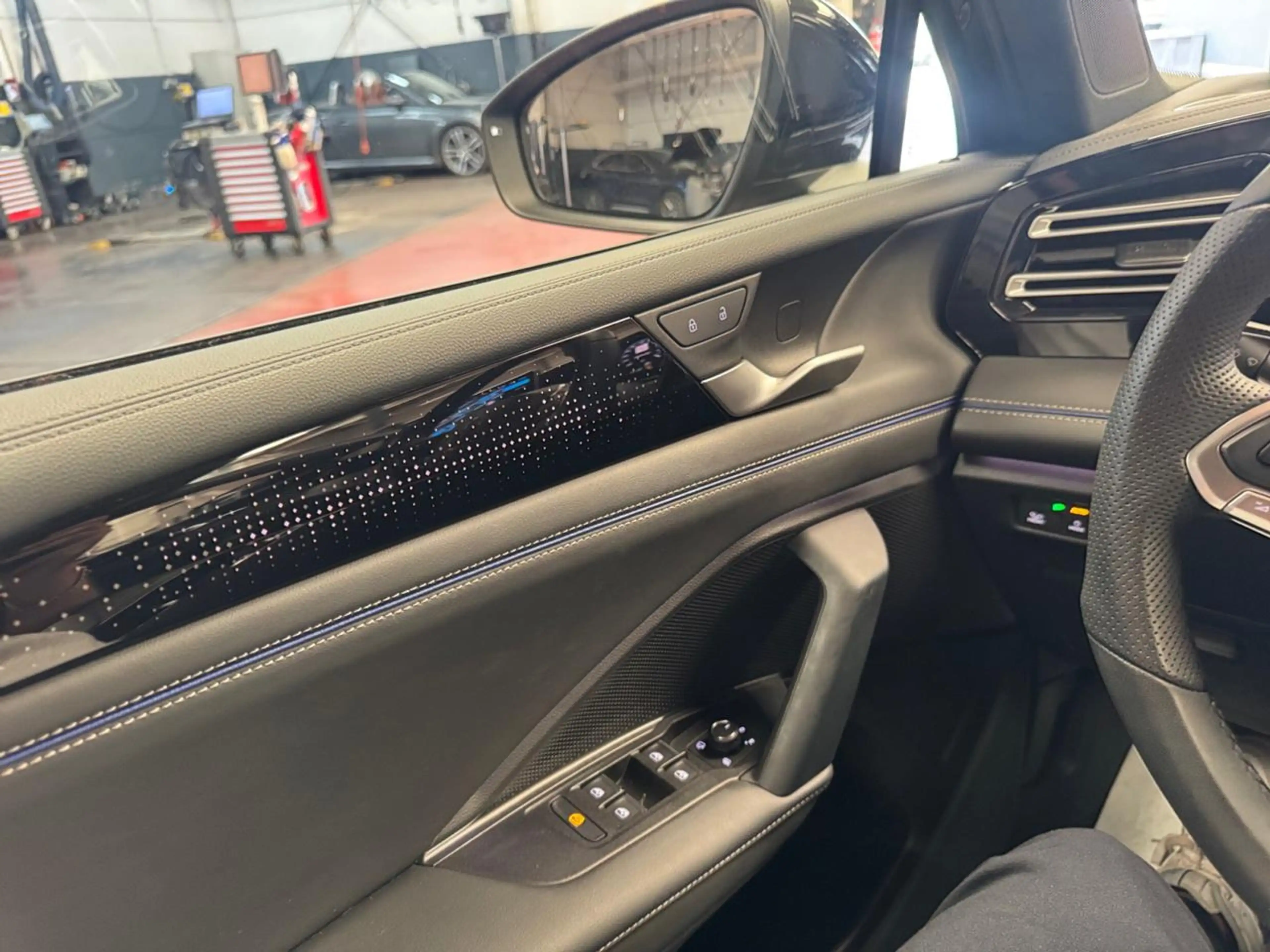 Volkswagen Tiguan 1.5 eTSI mHEV ACT R-Line OPF DSG — photo 15
