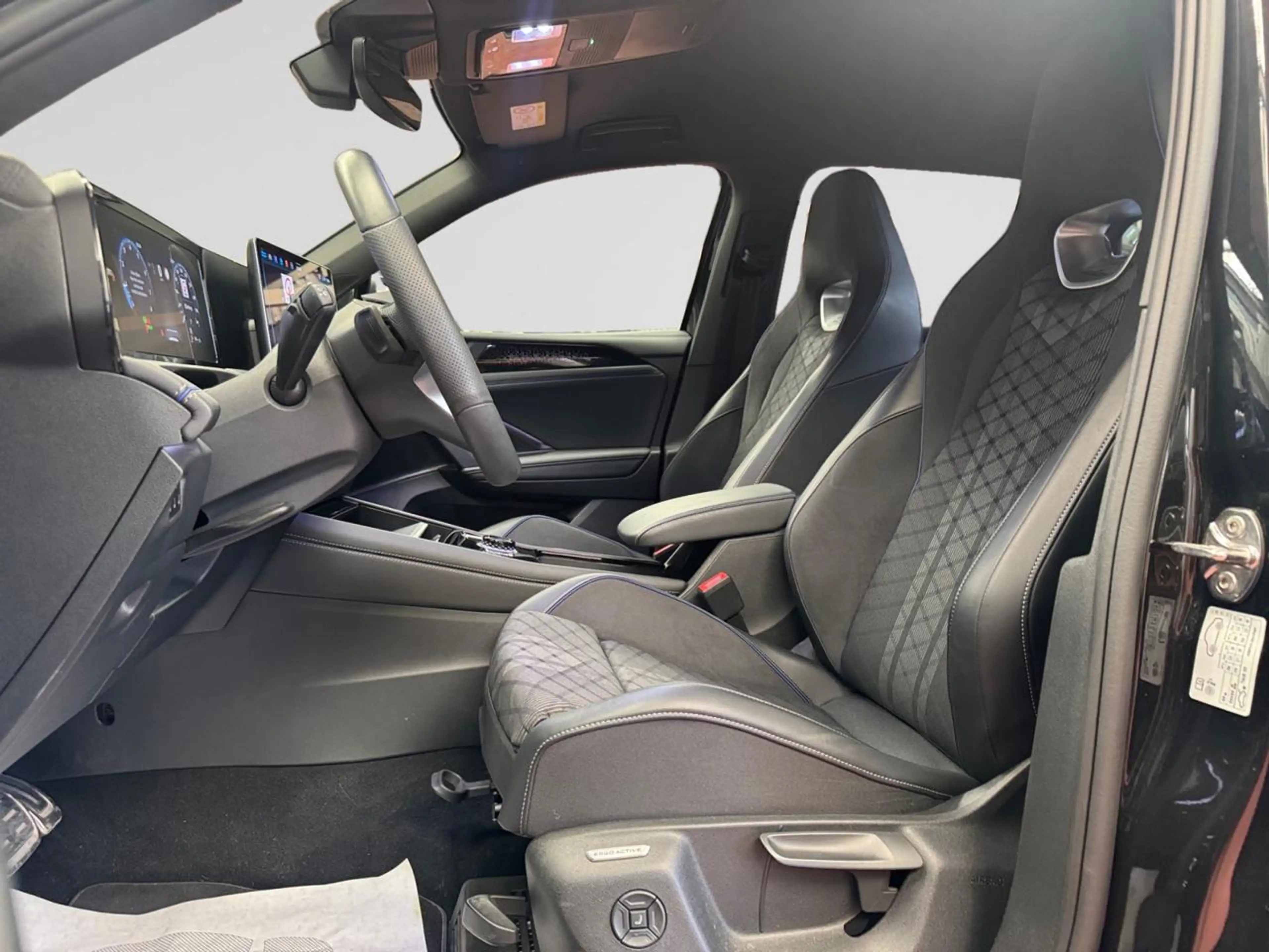 Volkswagen Tiguan 1.5 eTSI mHEV ACT R-Line OPF DSG — photo 9