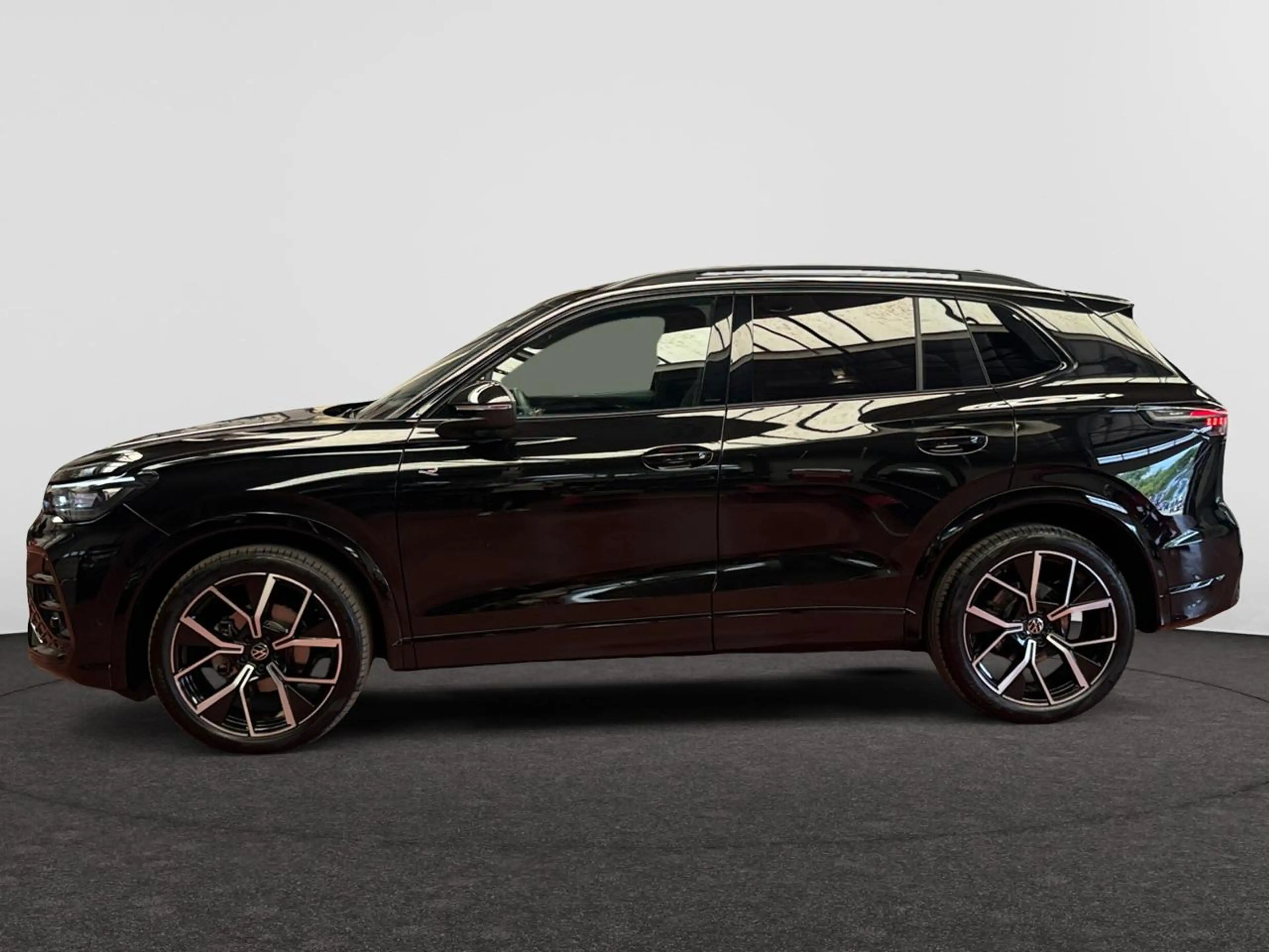 Volkswagen Tiguan 1.5 eTSI mHEV ACT R-Line OPF DSG — photo 2