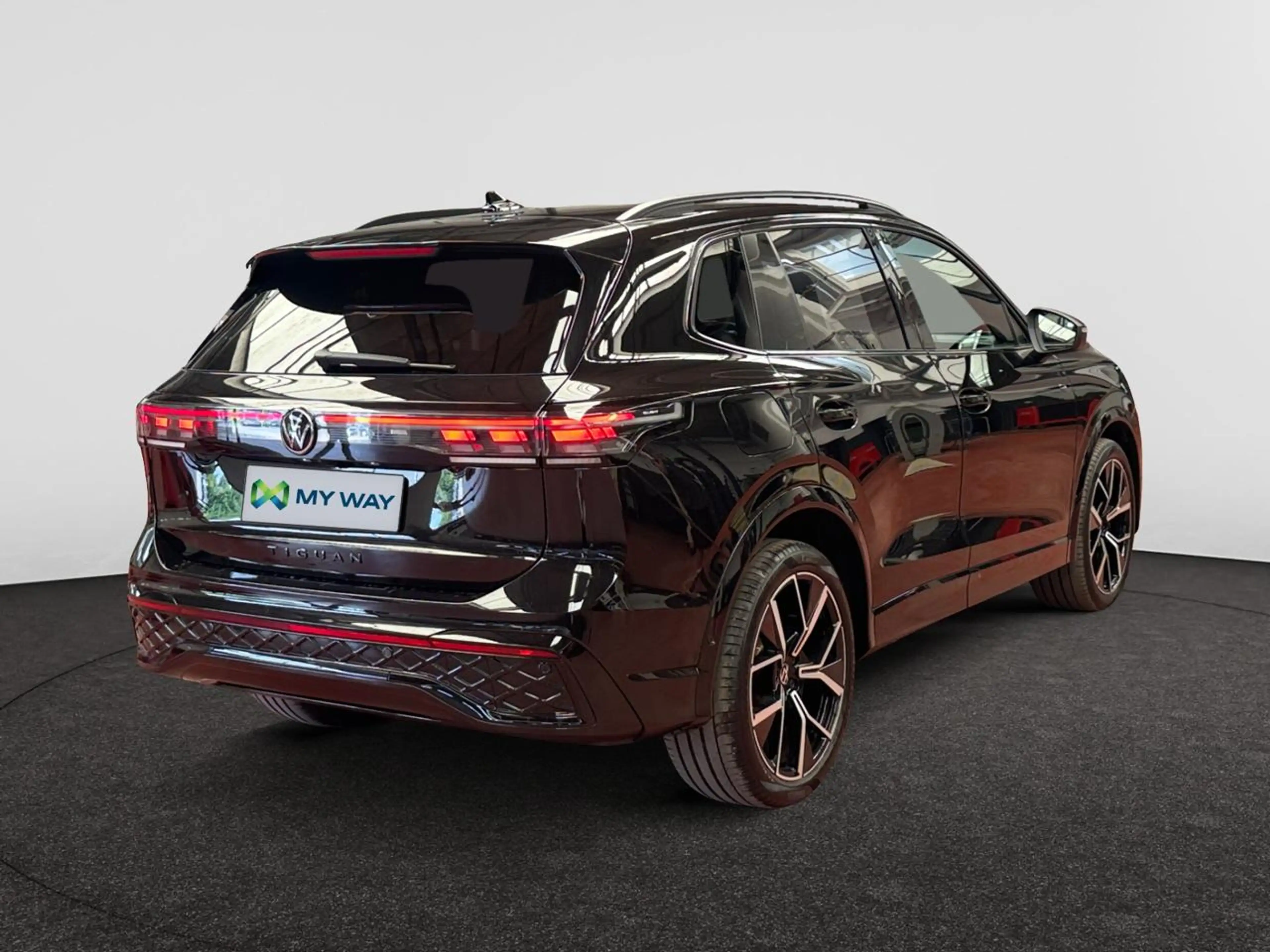 Volkswagen Tiguan 1.5 eTSI mHEV ACT R-Line OPF DSG — photo 5