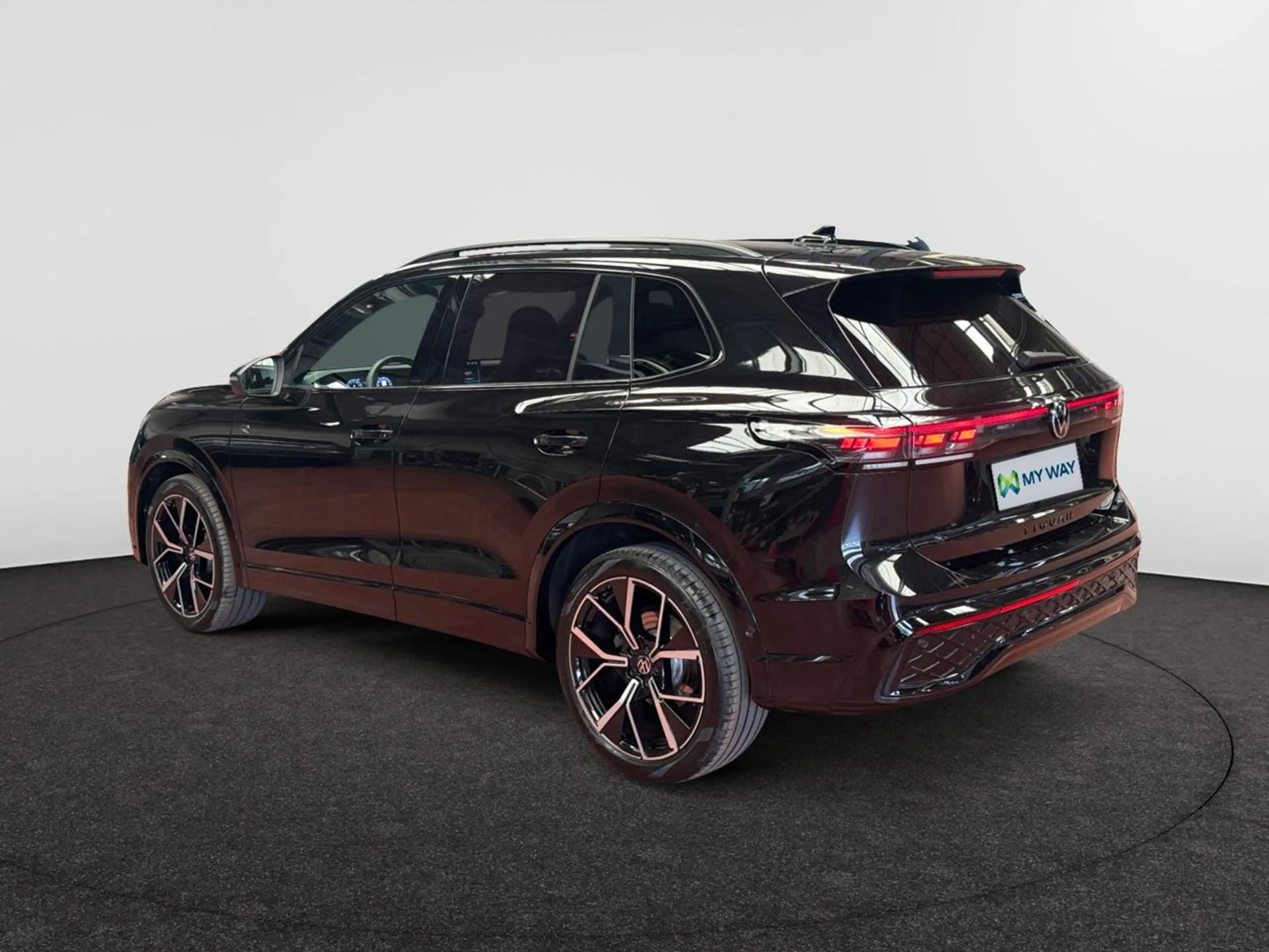 Volkswagen Tiguan 1.5 eTSI mHEV ACT R-Line OPF DSG — photo 3