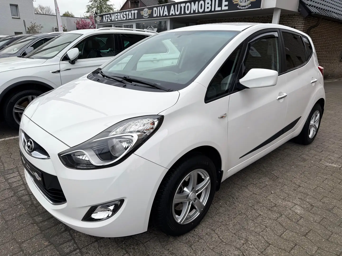 Hyundai iX20 1.6 FIFA world Cup Edition Automatik Weiß - 1