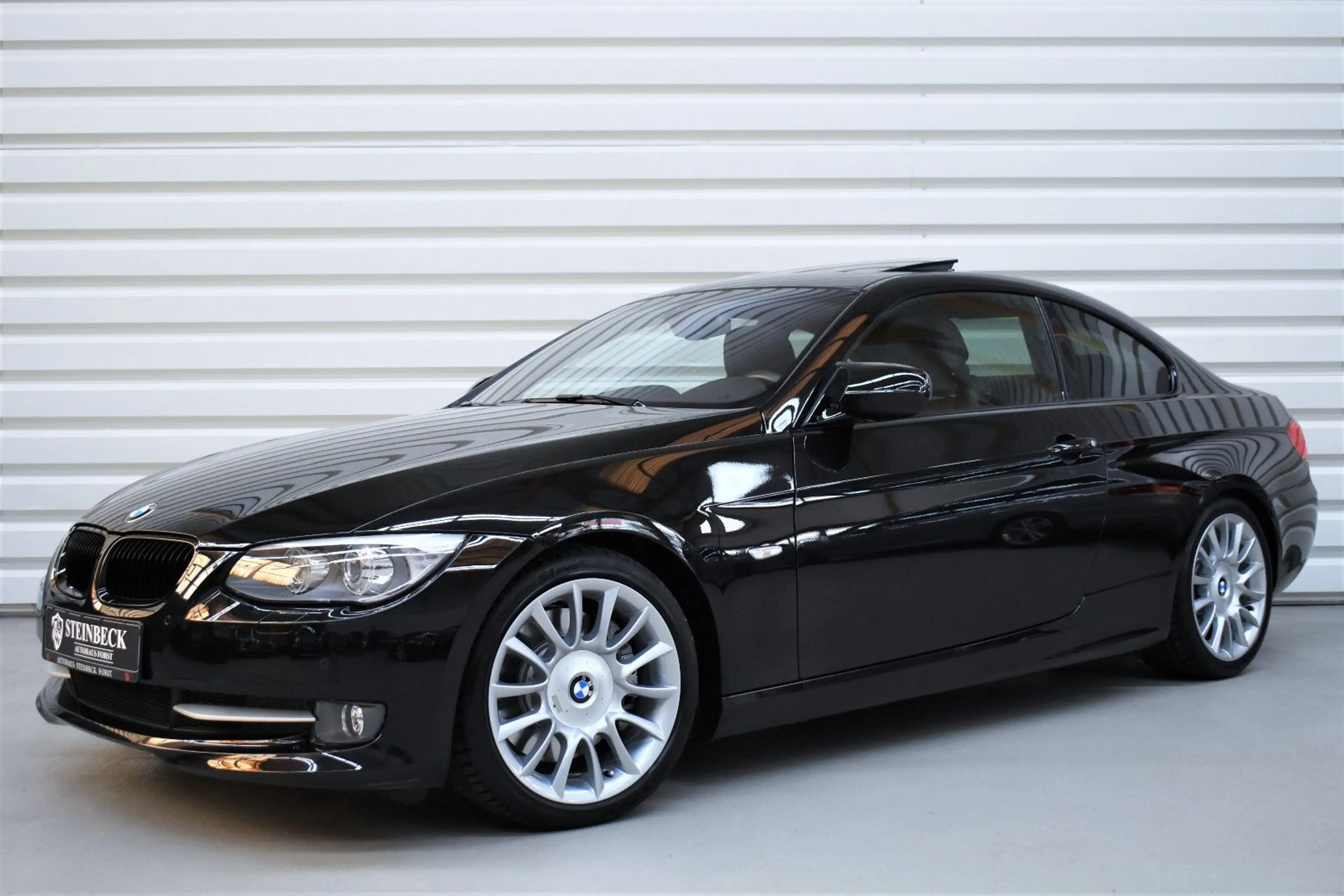 BMW 335 i Coupe Individual+Nur.33.050km+Rubinschwarz — photo 3