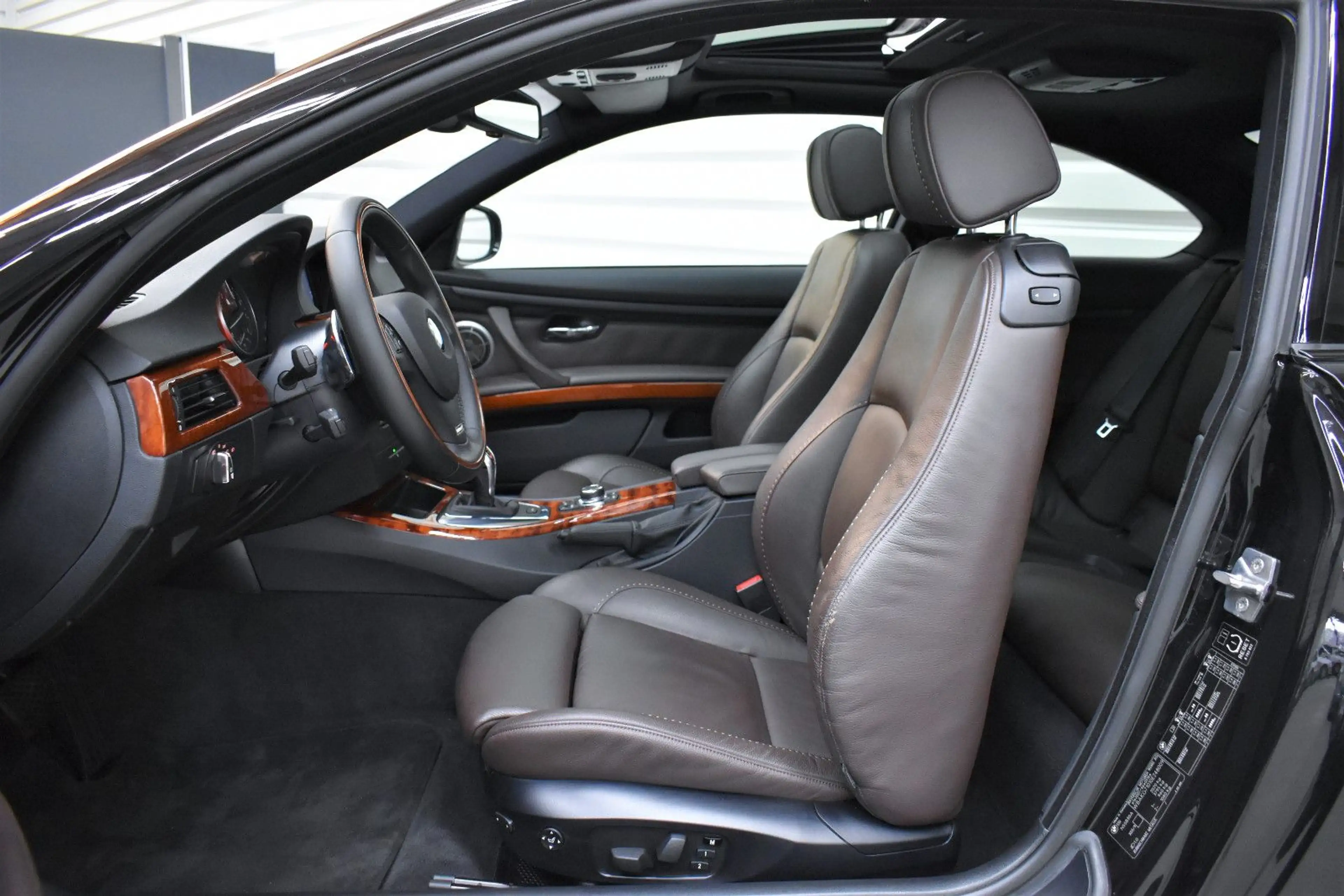 BMW 335 i Coupe Individual+Nur.33.050km+Rubinschwarz — photo 10