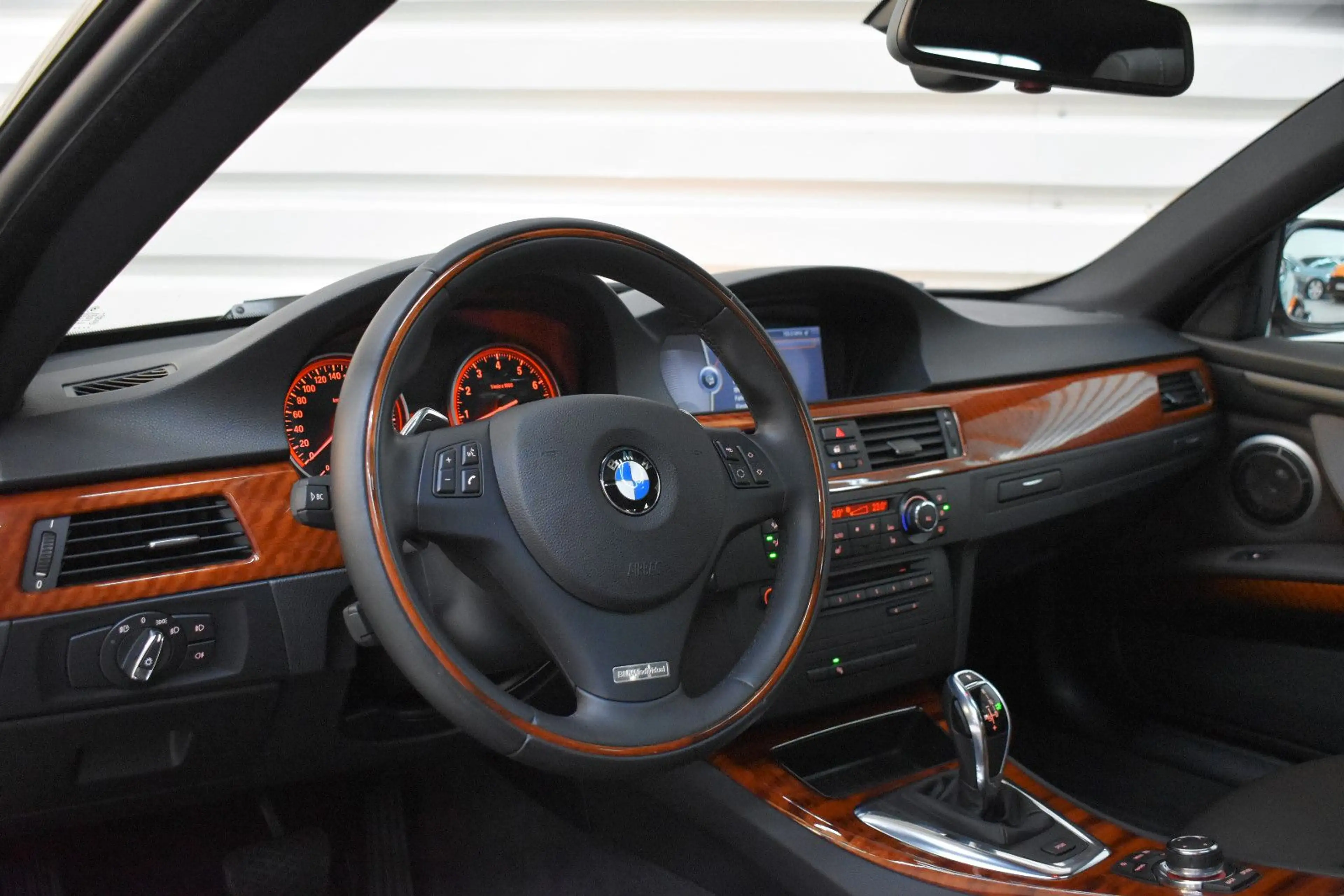 BMW 335 i Coupe Individual+Nur.33.050km+Rubinschwarz — photo 7