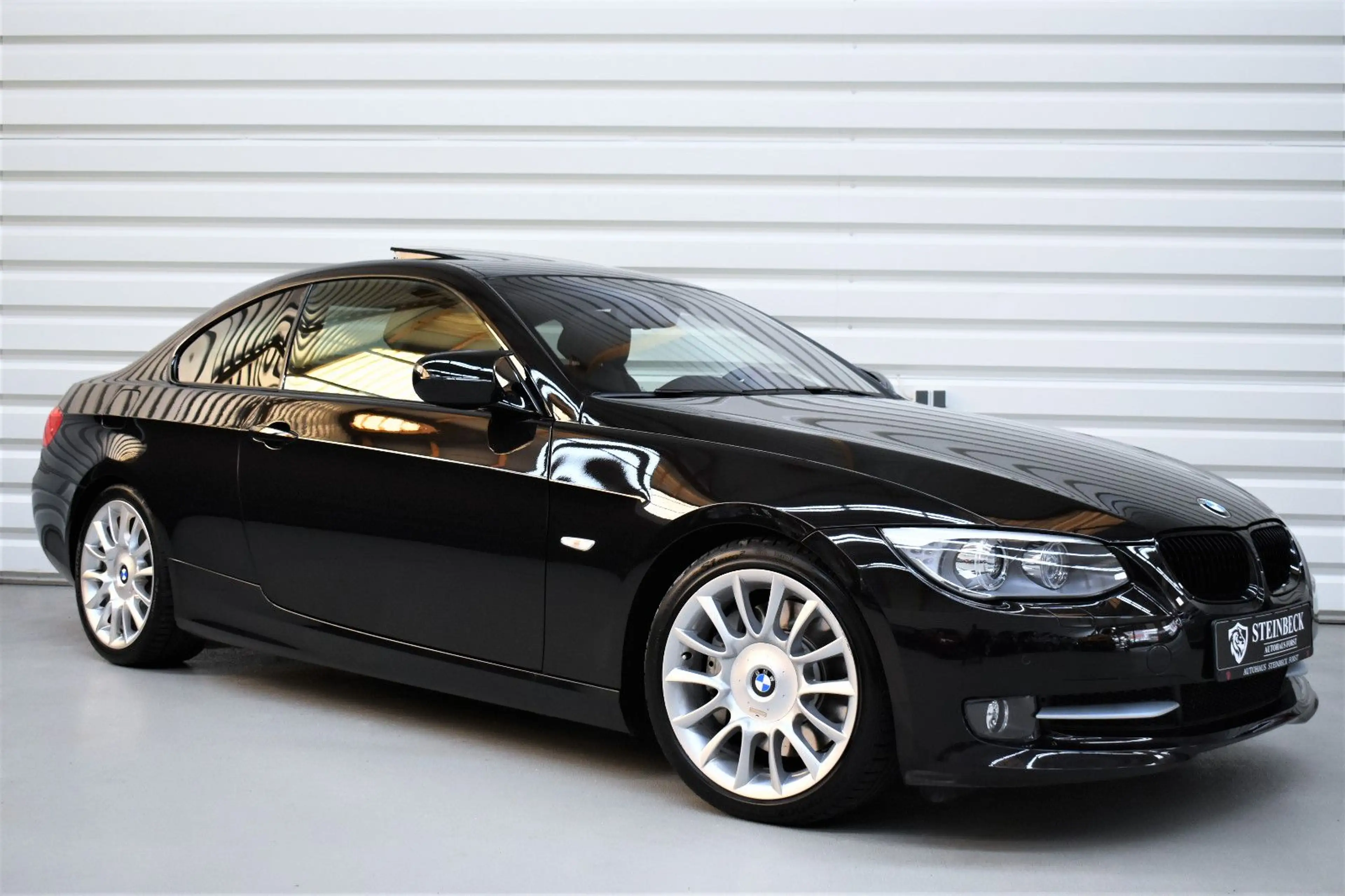 BMW 335 i Coupe Individual+Nur.33.050km+Rubinschwarz