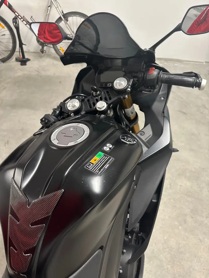 Yamaha YZF-R125 Schwarz - 2