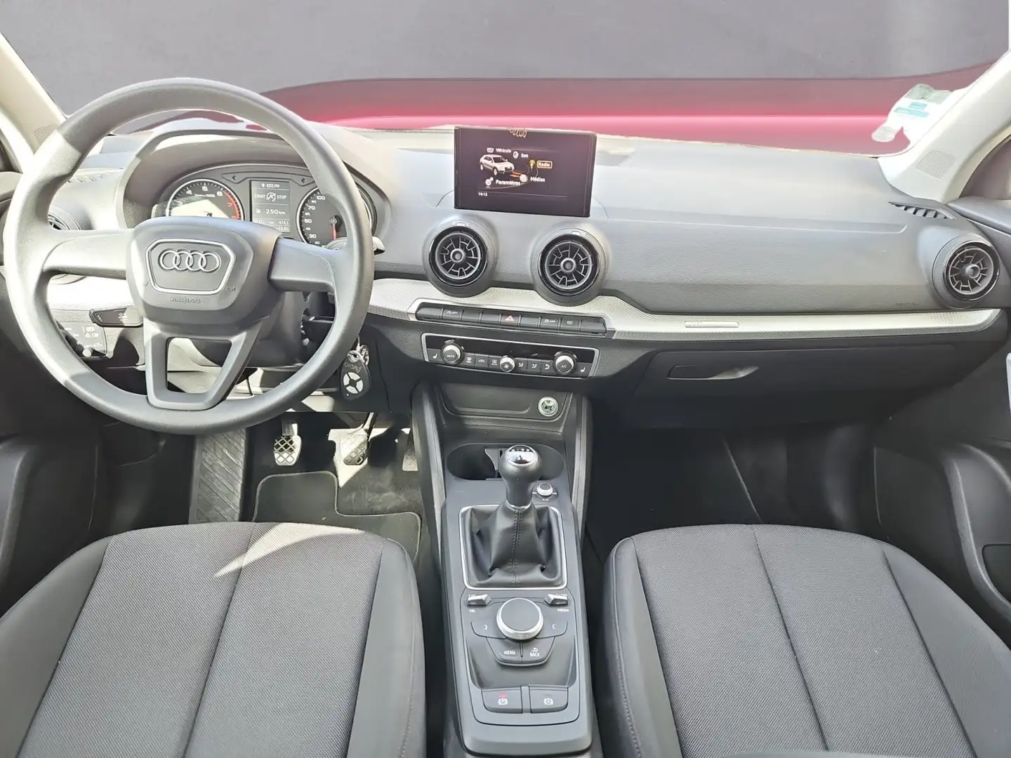 Audi Q2 1.4 TFSI 150 COD Design Gris - 2